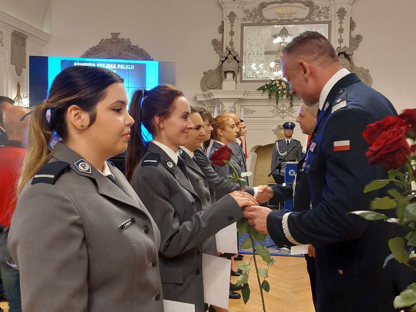 Awanse, odznaczenia i listy gratulacyjne dla policjantów