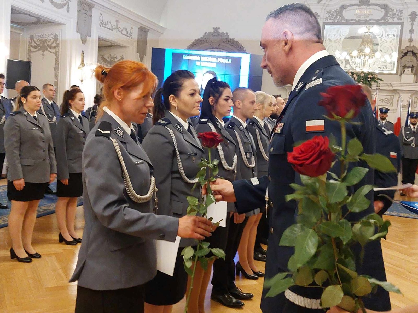 Awanse, odznaczenia i listy gratulacyjne dla policjantów