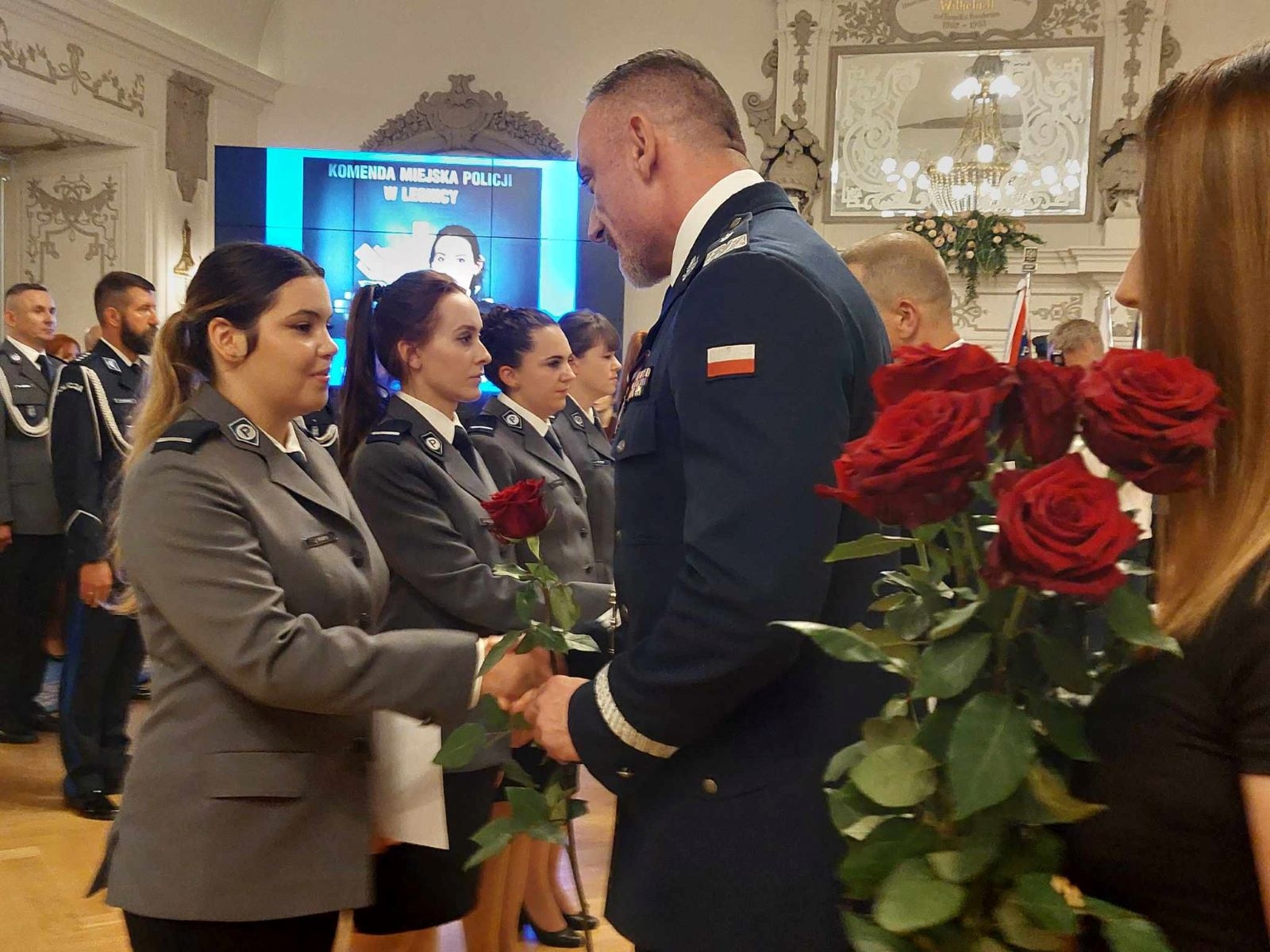 Awanse, odznaczenia i listy gratulacyjne dla policjantów