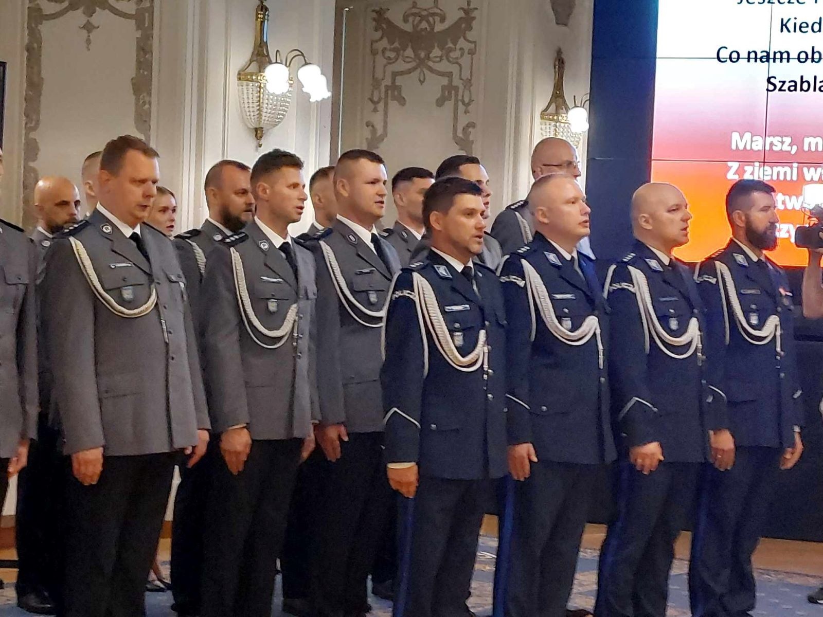 Awanse, odznaczenia i listy gratulacyjne dla policjantów