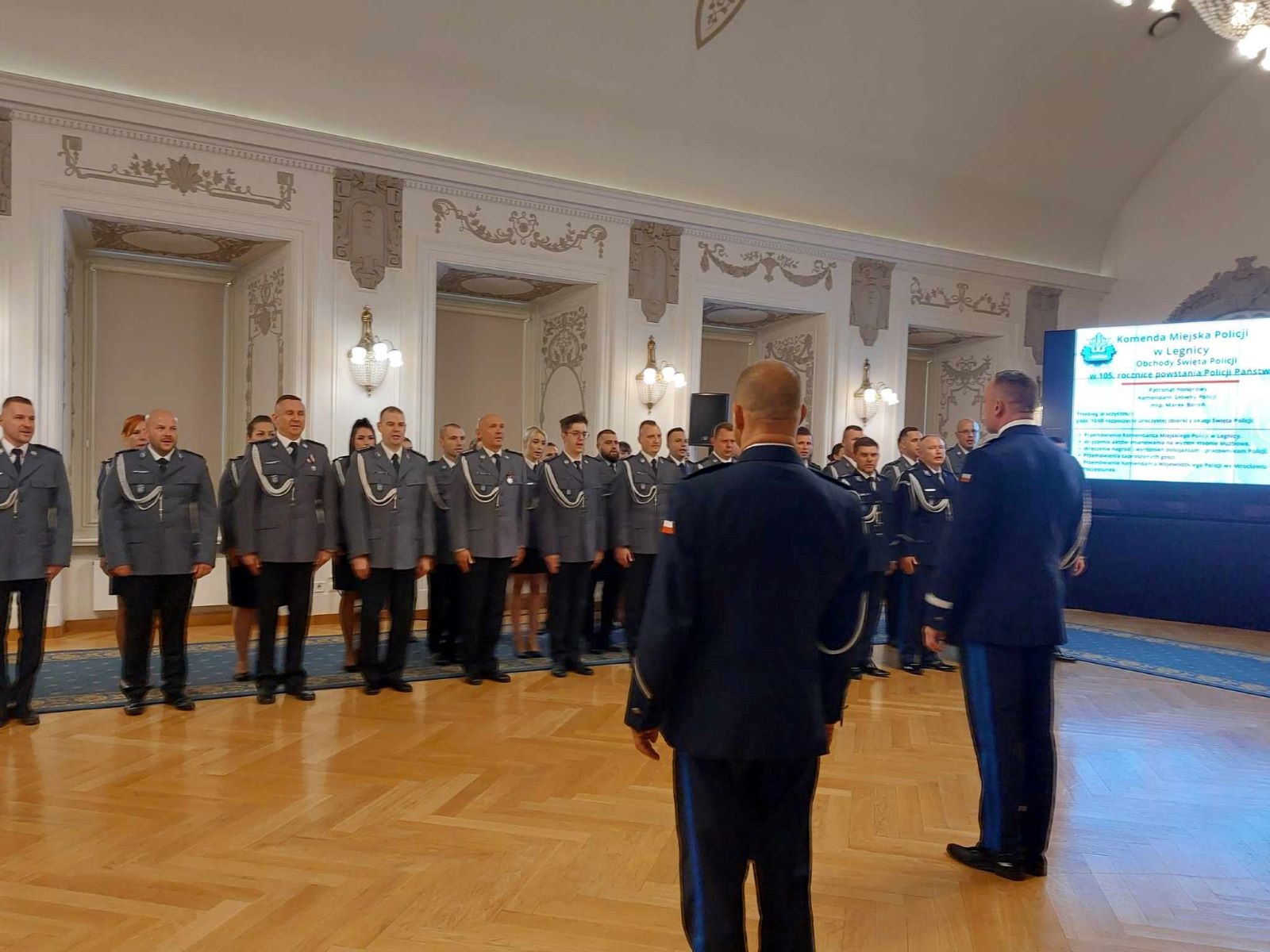 Awanse, odznaczenia i listy gratulacyjne dla policjantów