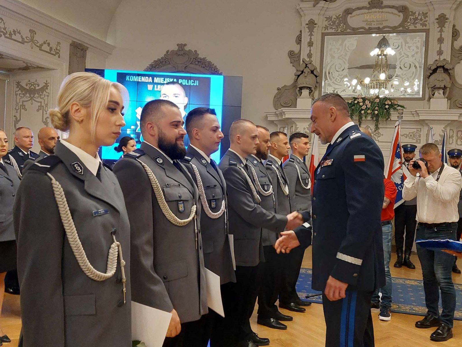Awanse, odznaczenia i listy gratulacyjne dla policjantów