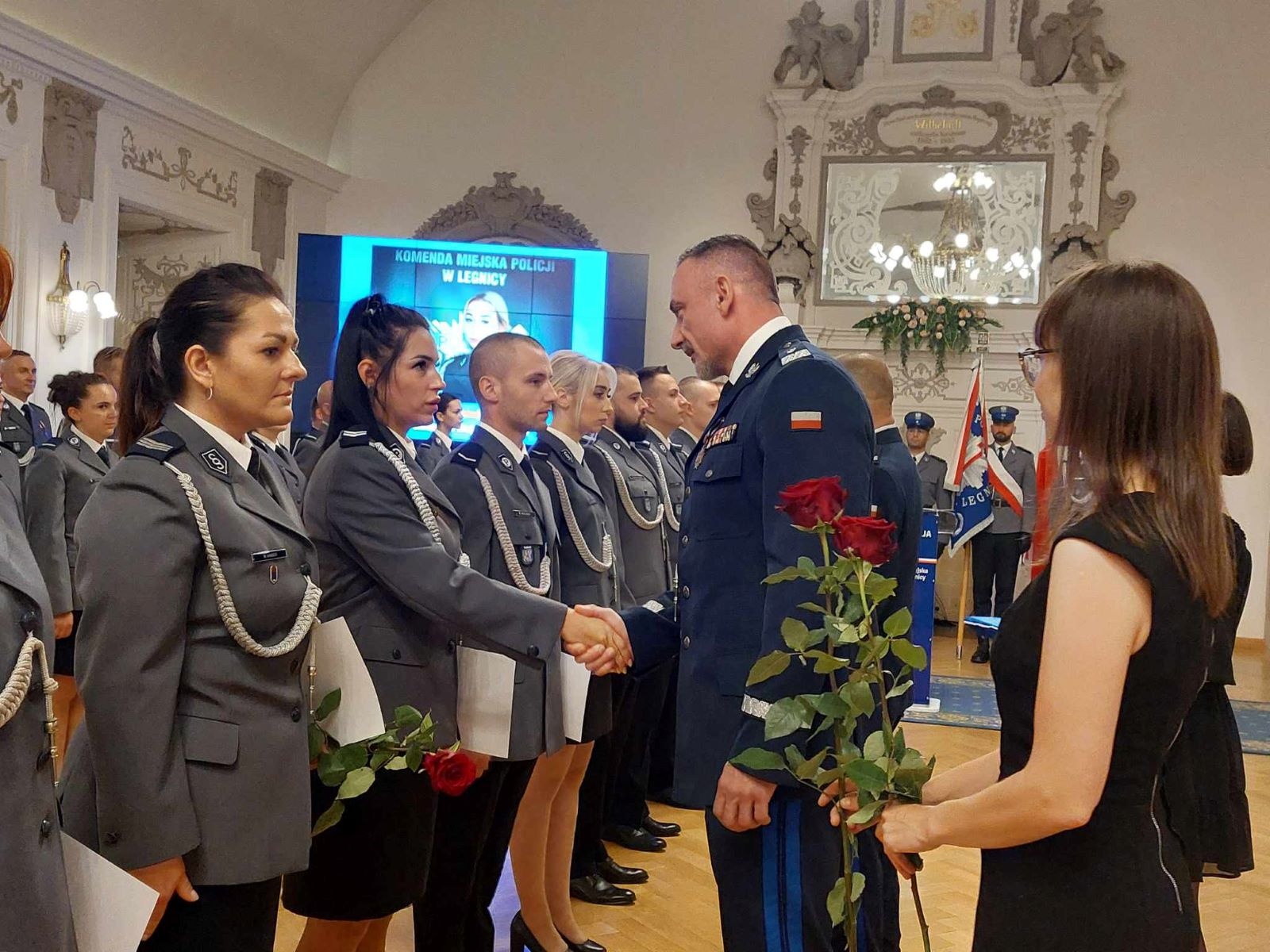 Awanse, odznaczenia i listy gratulacyjne dla policjantów