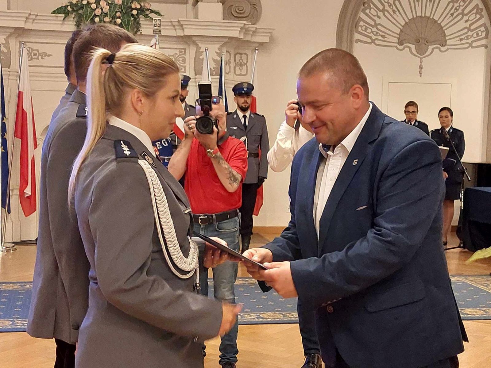 Awanse, odznaczenia i listy gratulacyjne dla policjantów