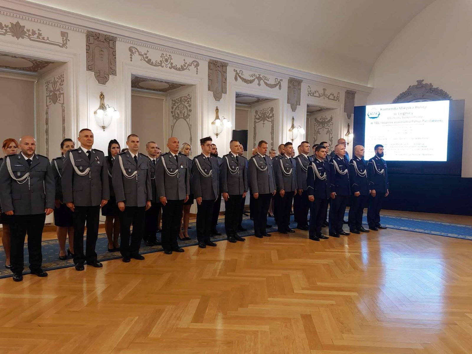 Awanse, odznaczenia i listy gratulacyjne dla policjantów