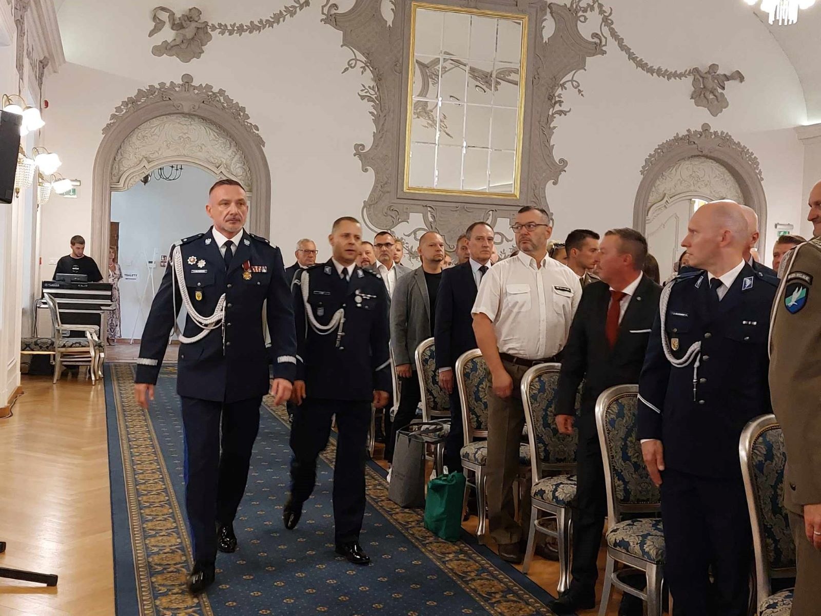 Awanse, odznaczenia i listy gratulacyjne dla policjantów