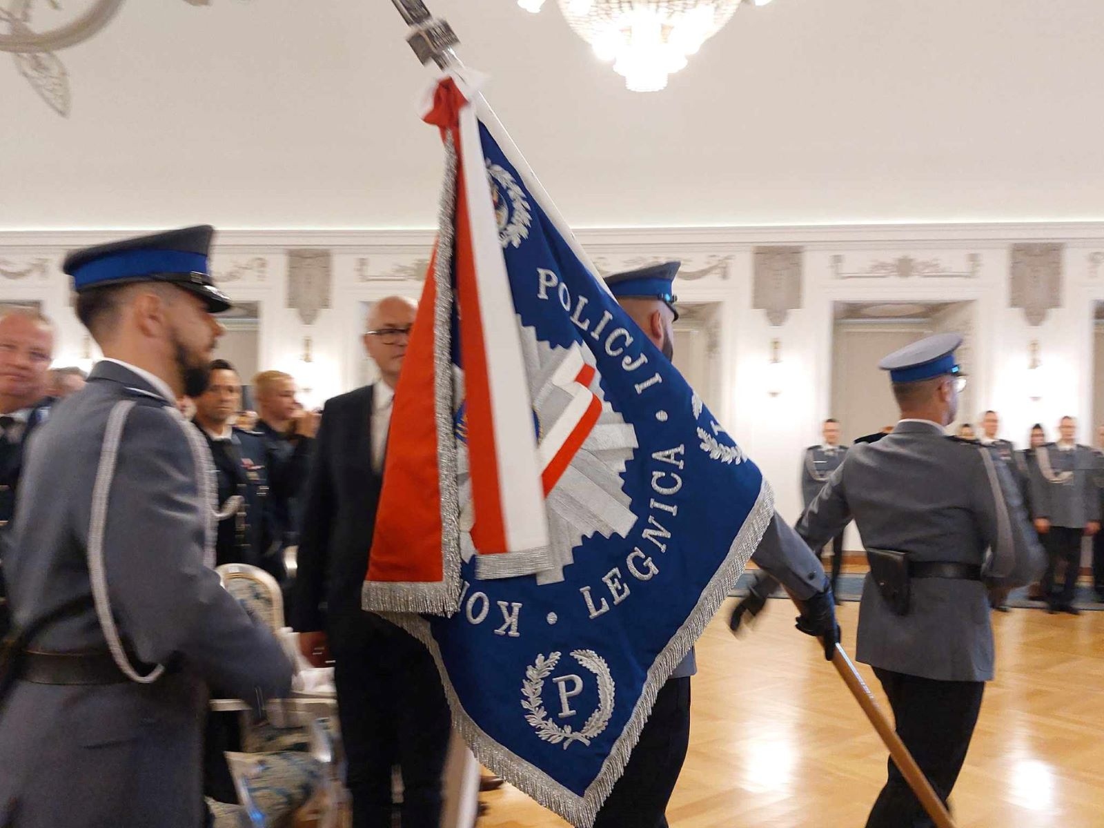 Awanse, odznaczenia i listy gratulacyjne dla policjantów