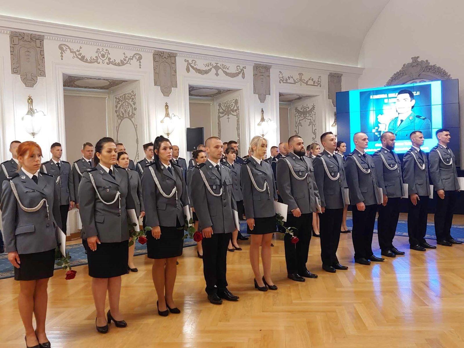 Awanse, odznaczenia i listy gratulacyjne dla policjantów