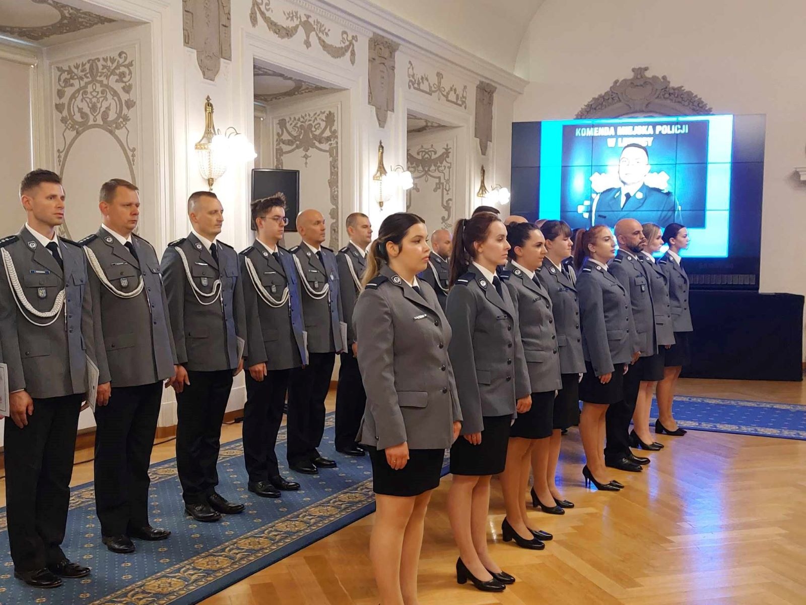 Awanse, odznaczenia i listy gratulacyjne dla policjantów