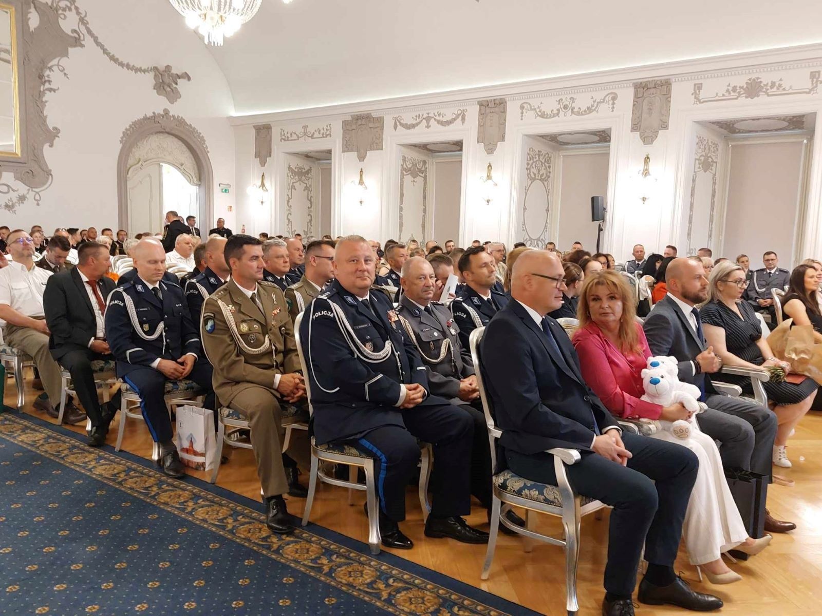 Awanse, odznaczenia i listy gratulacyjne dla policjantów