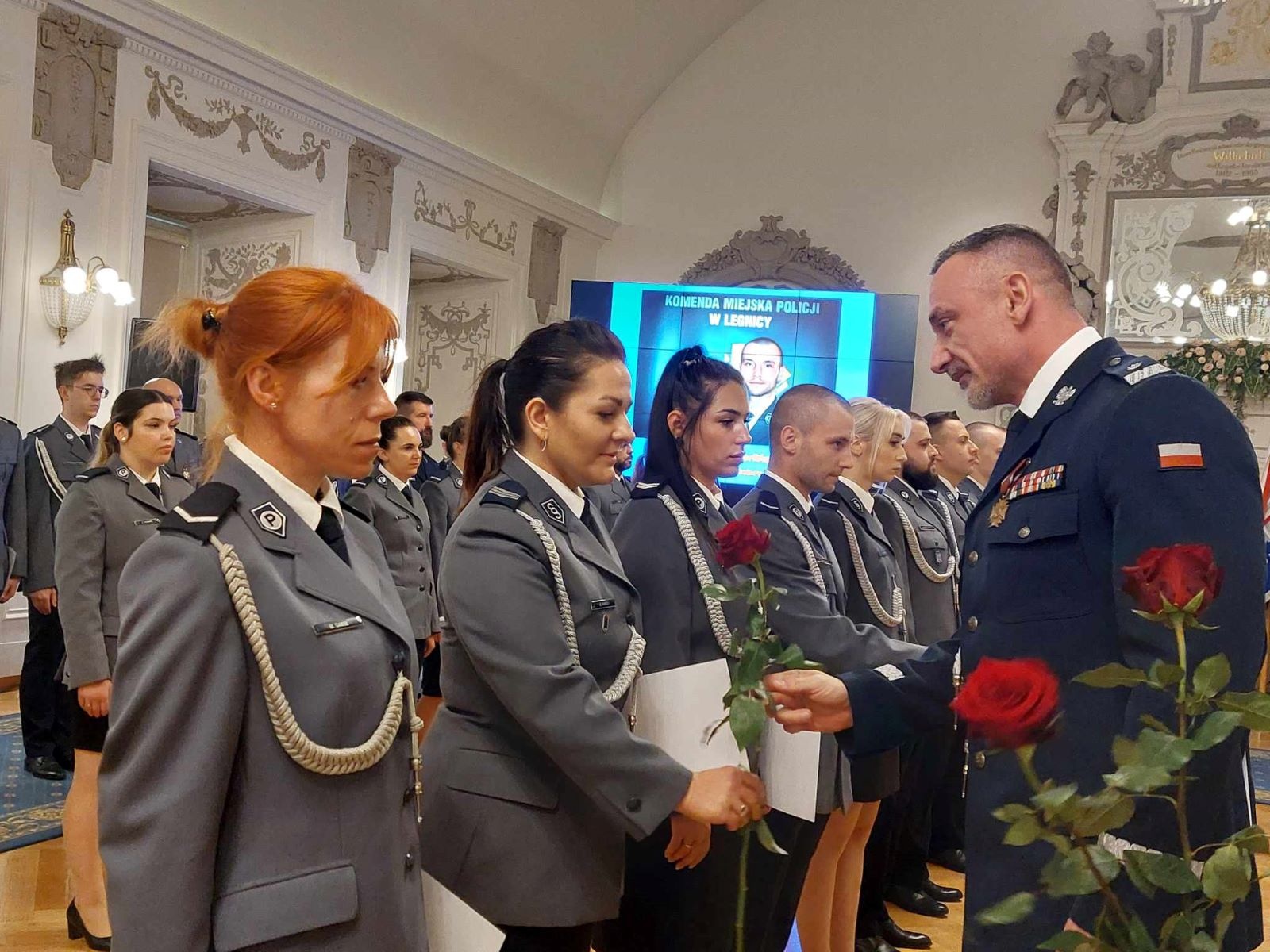 Awanse, odznaczenia i listy gratulacyjne dla policjantów