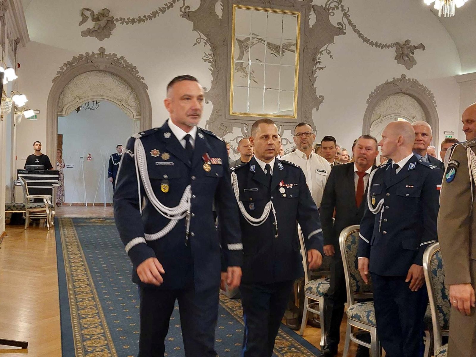 Awanse, odznaczenia i listy gratulacyjne dla policjantów
