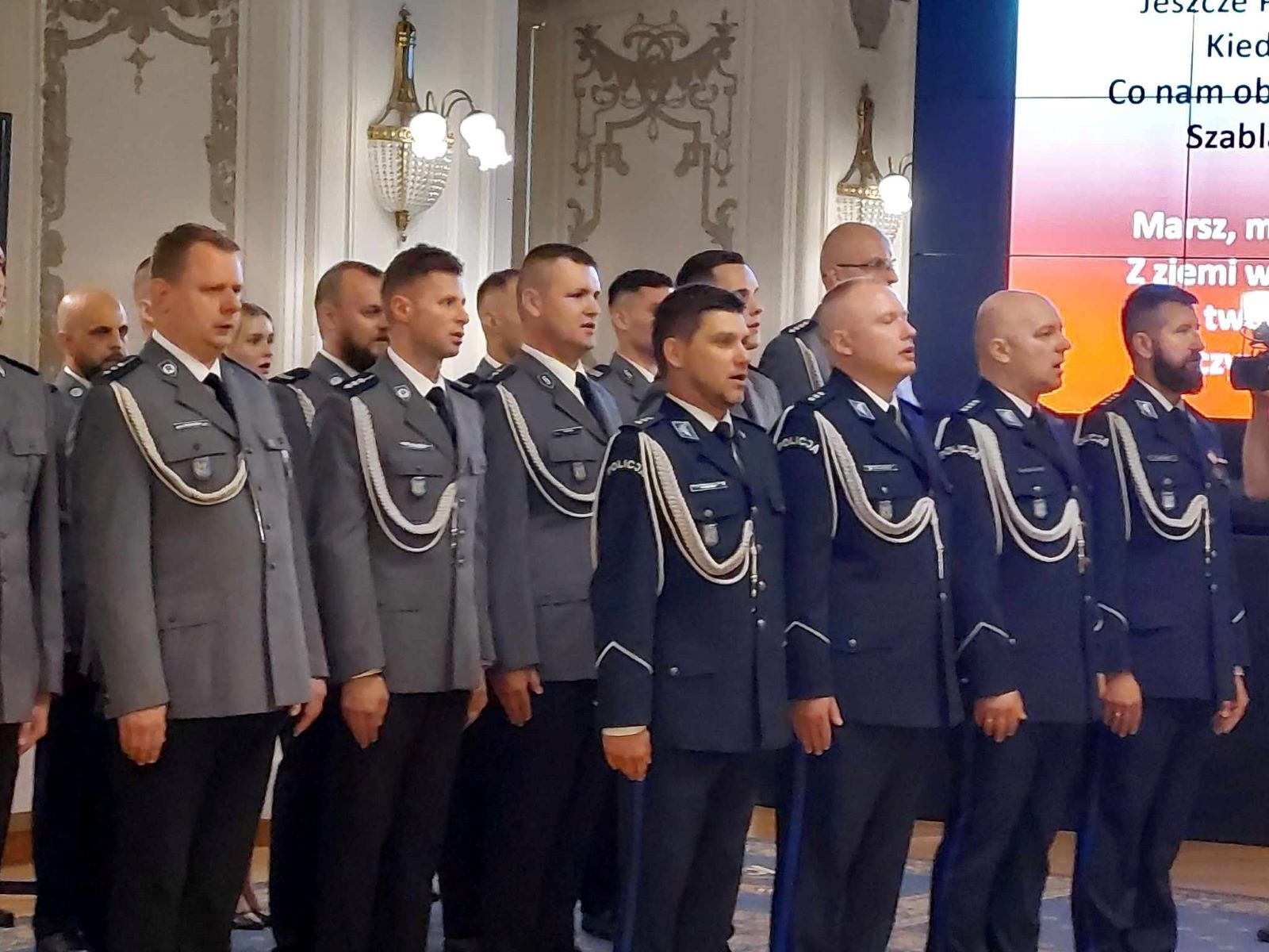 Awanse, odznaczenia i listy gratulacyjne dla policjantów
