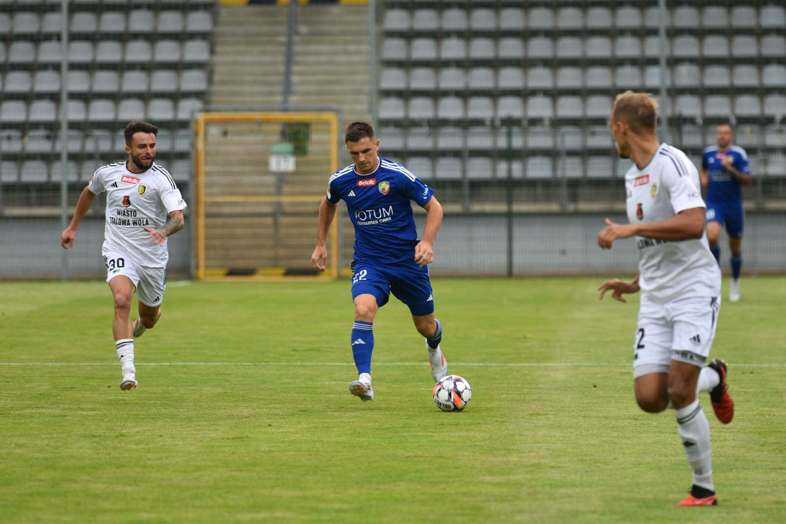 Miedź Legnica wygrywa ze Stalą Stalowa Wola