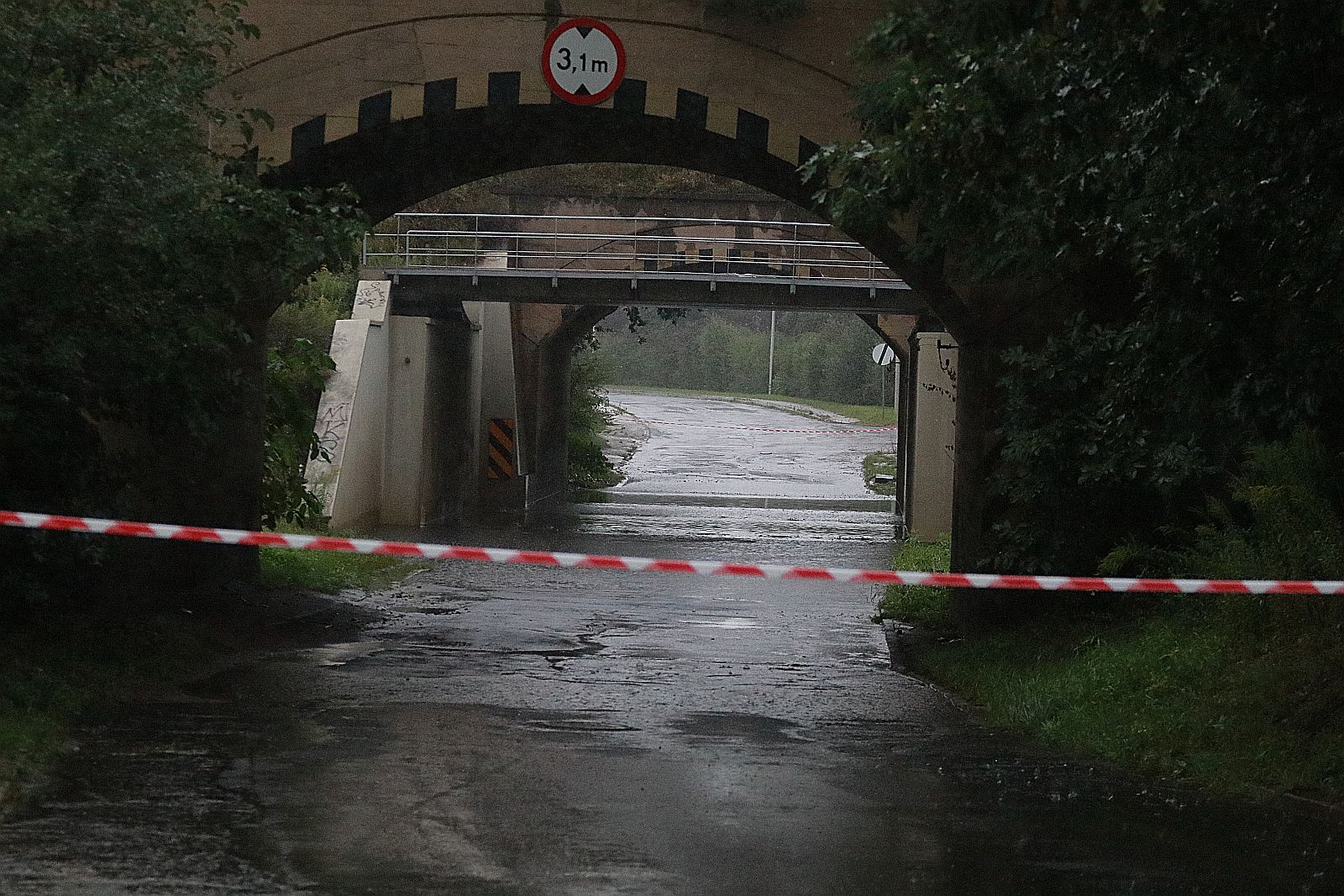 Ulica Spokojna w Legnicy jest nieprzejezdna! Wiele ulic zalanych