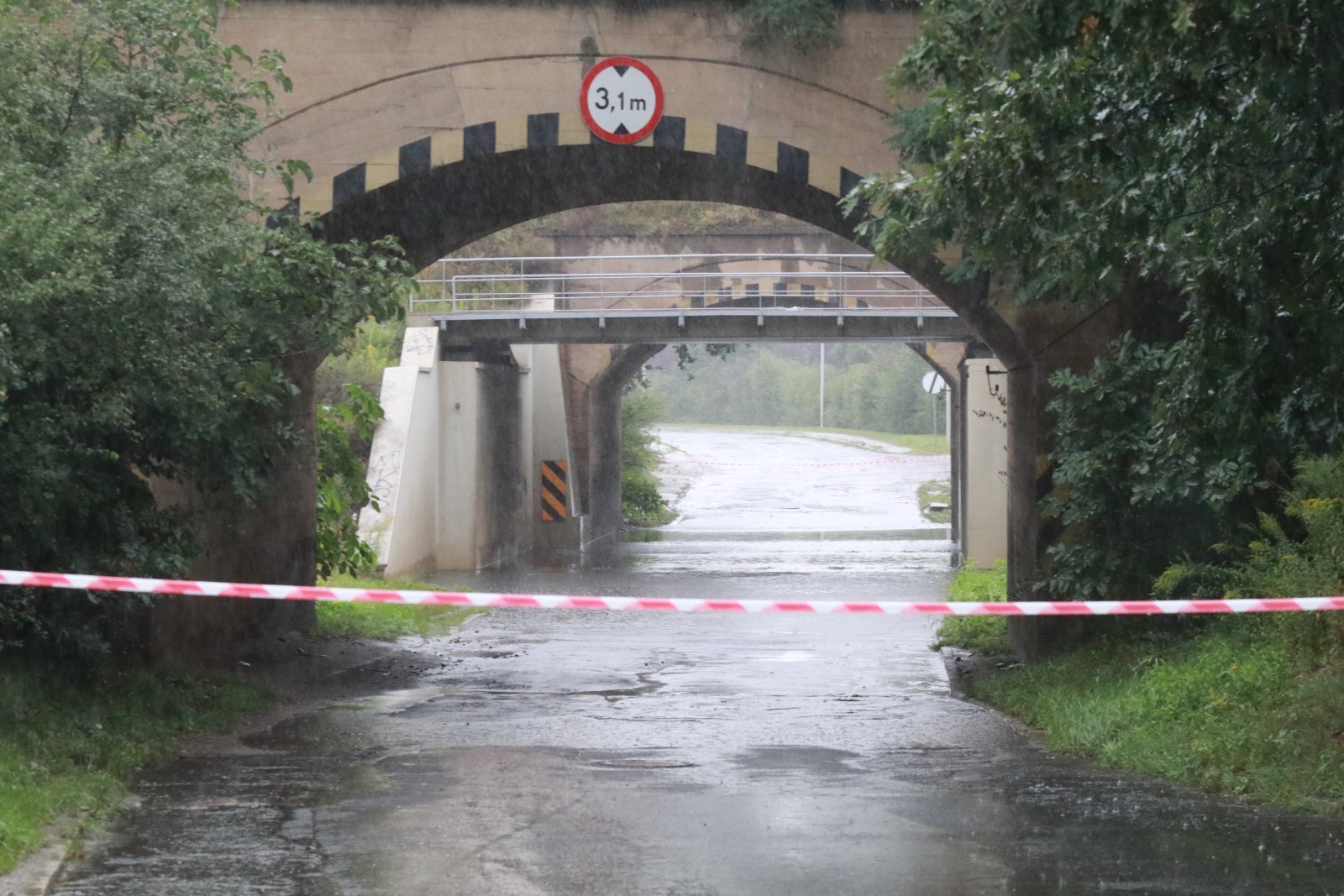 Ulica Spokojna w Legnicy jest nieprzejezdna! Wiele ulic zalanych