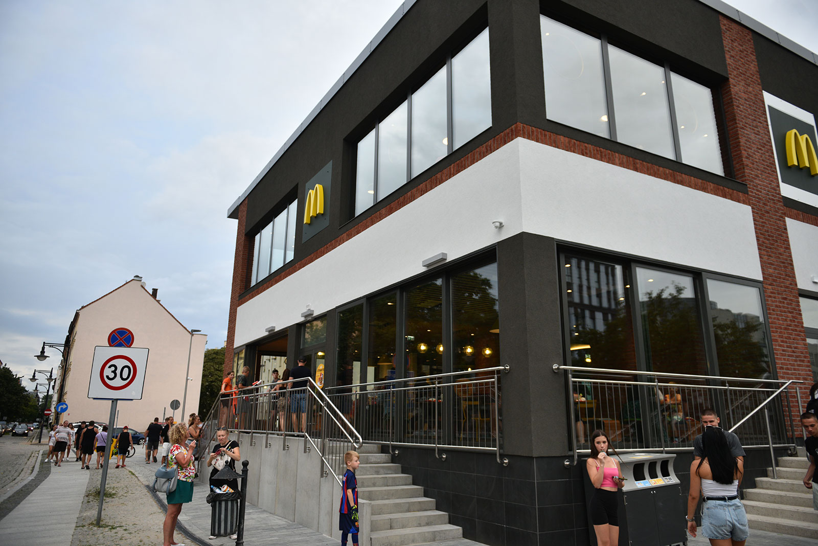 Nowy McDonald's w Legnicy: Największy obiekt w Polsce