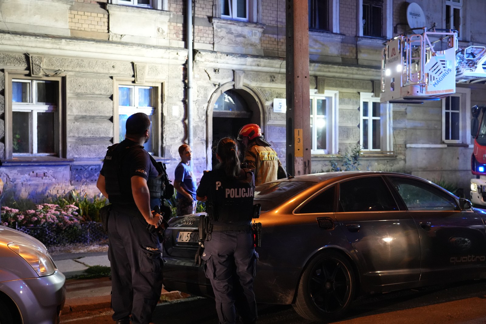 Pożar mieszkania przy Dmowskiego. Jedenaście osób ewakuowanych