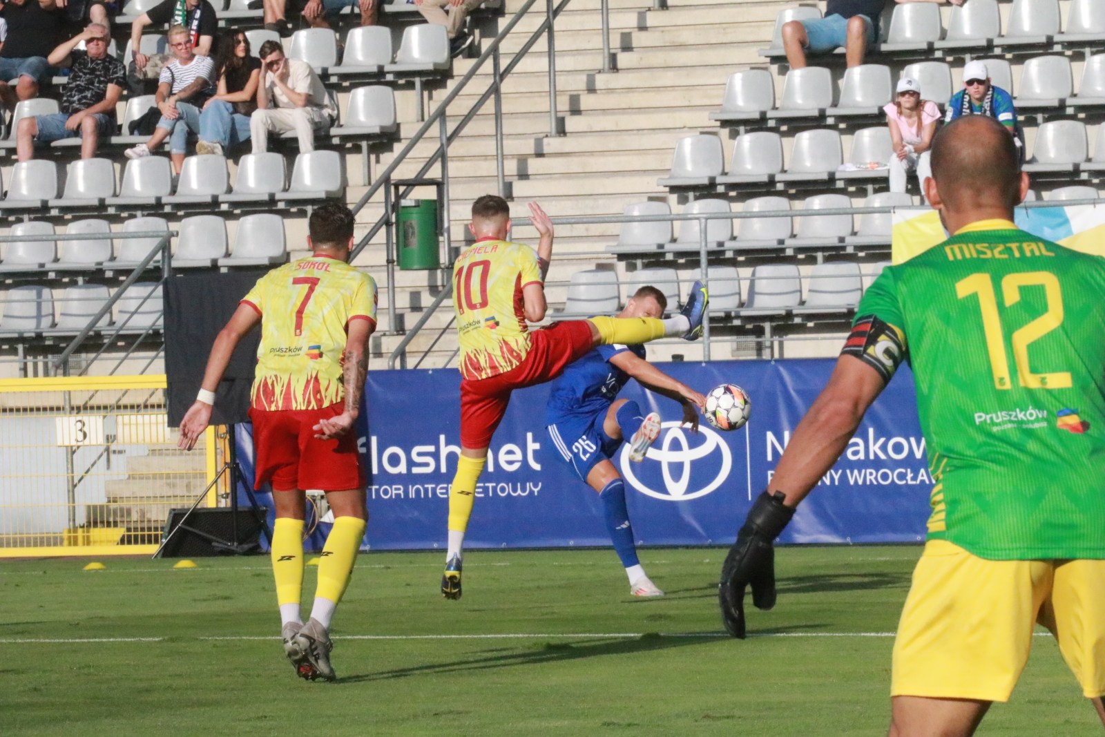 Wysoka wygrana Miedzi Legnica ze Zniczem Pruszków