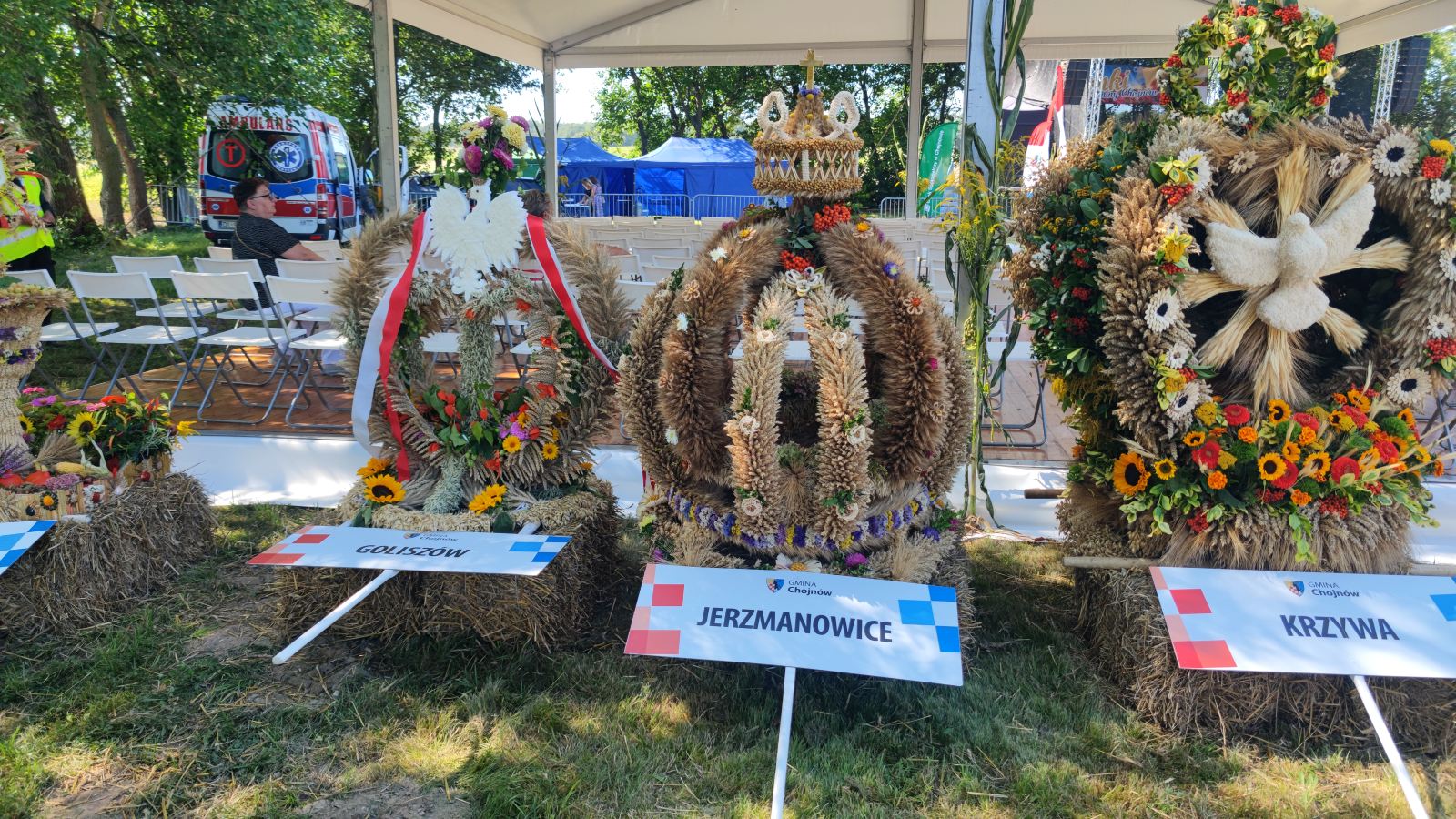 Dożynki Gminy Chojnów odbywają się w malowniczych Okmianach