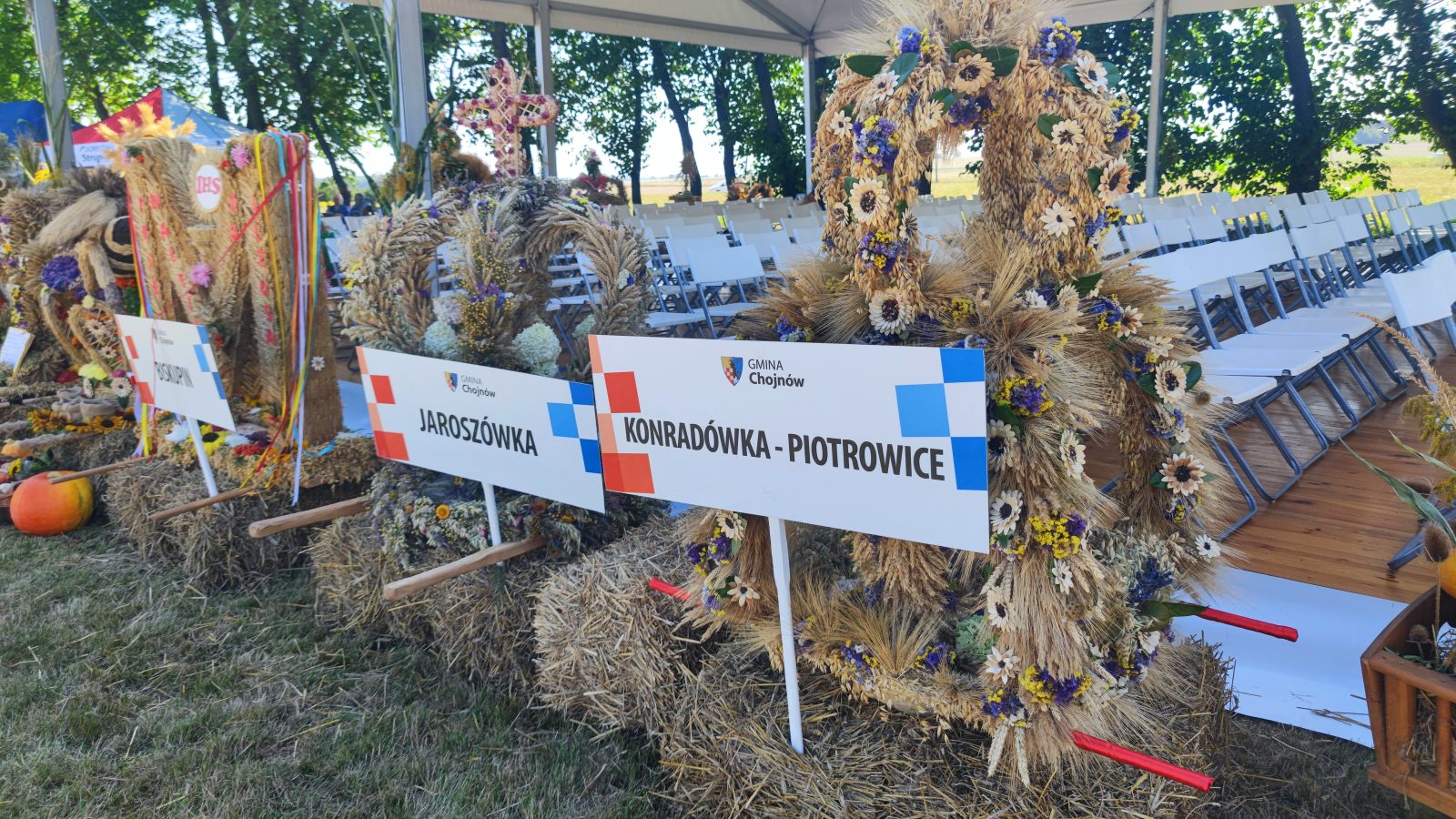 Dożynki Gminy Chojnów odbywają się w malowniczych Okmianach