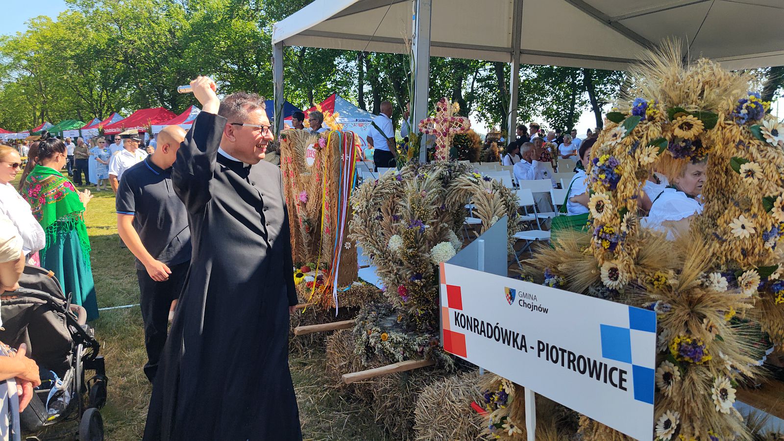 Dożynki Gminy Chojnów odbywają się w malowniczych Okmianach