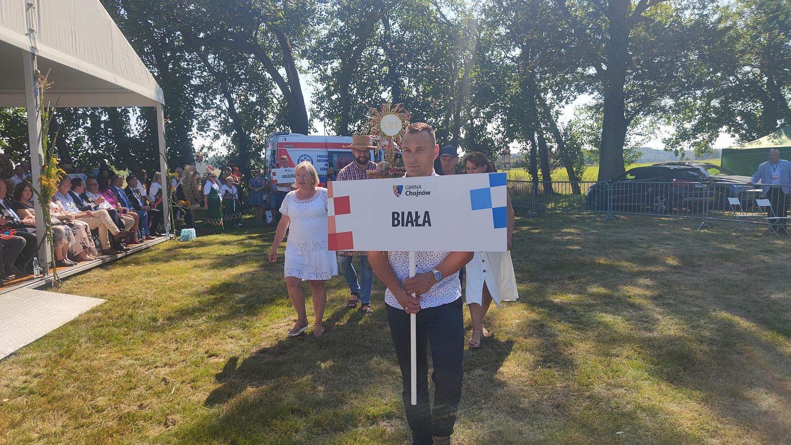 Dożynki Gminy Chojnów odbywają się w malowniczych Okmianach