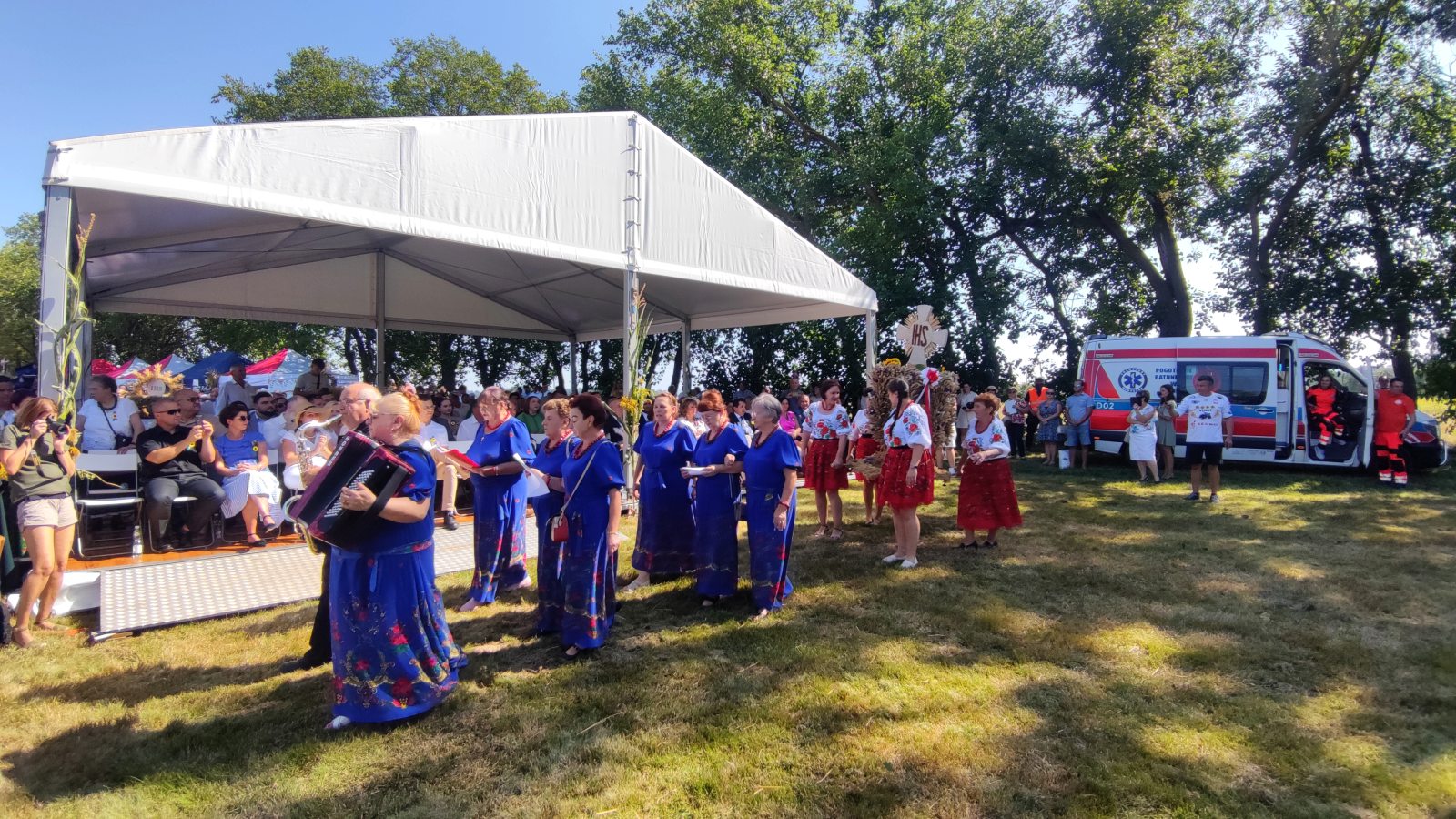 Dożynki Gminy Chojnów odbywają się w malowniczych Okmianach