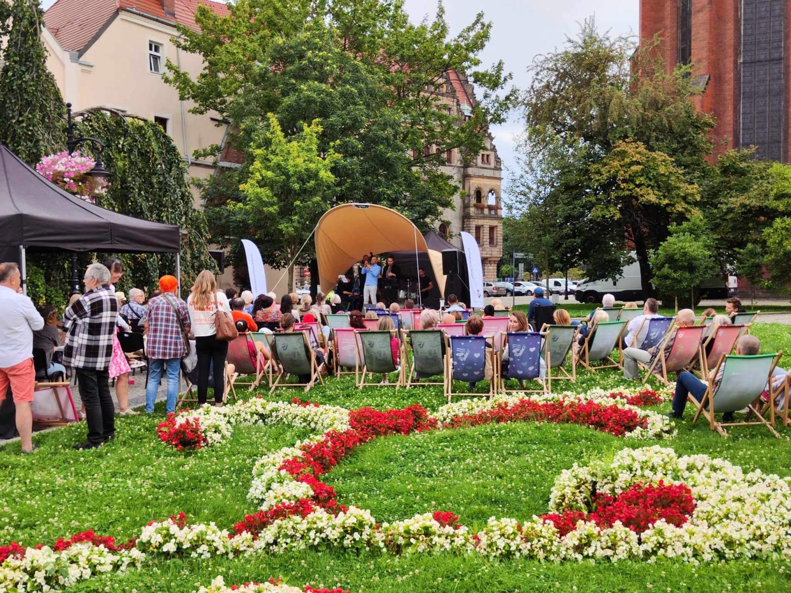 Jazzowe brzmienia na Placu Powstańców Wielkopolskich