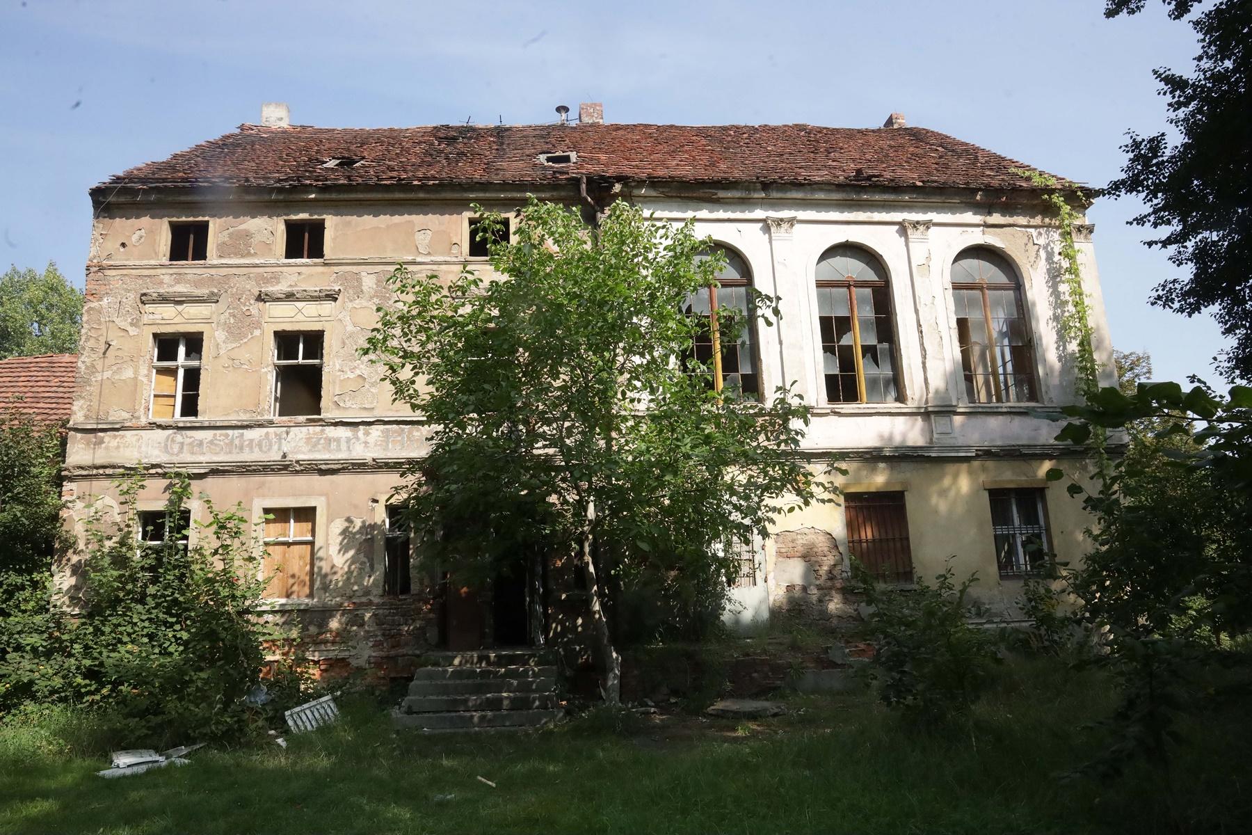 Zdjęcia z wizji lokalnej zabytkowego obiektu przy ulicy Wandy