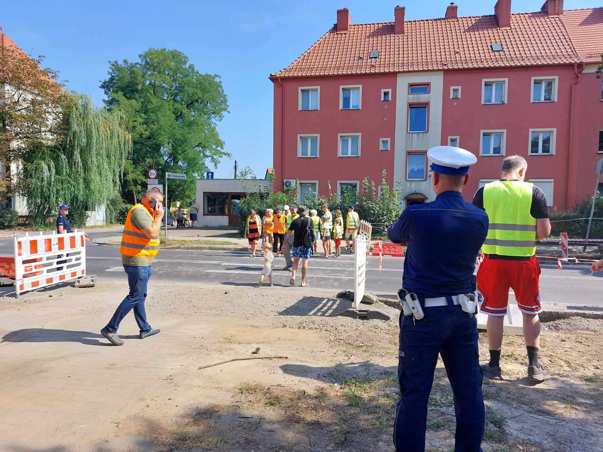 Protestowali przeciwko likwidacji  wjazdu na podwórze