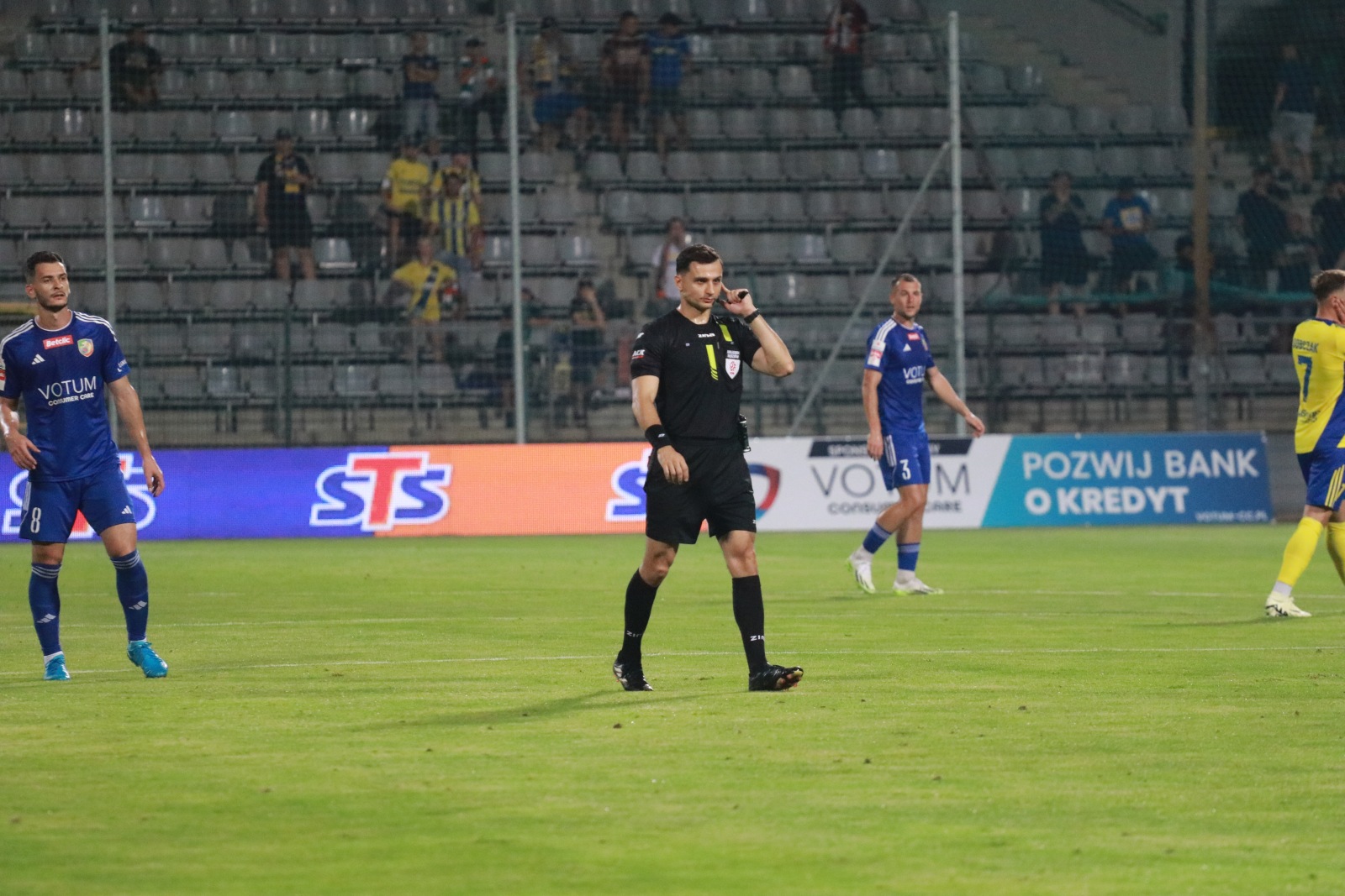 Legniczanie przegrali na własnym boisku z Arką Gdynia