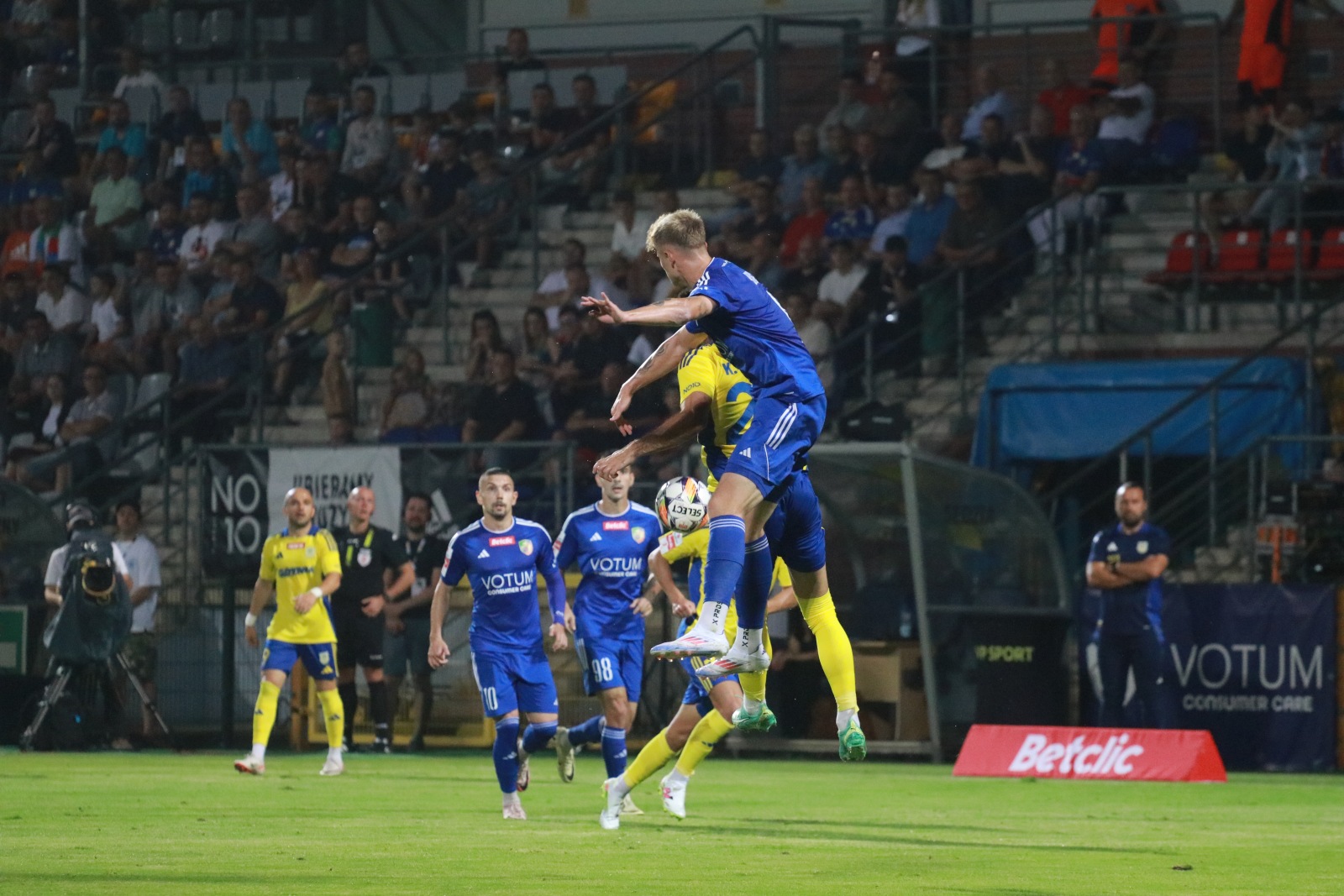 Legniczanie przegrali na własnym boisku z Arką Gdynia