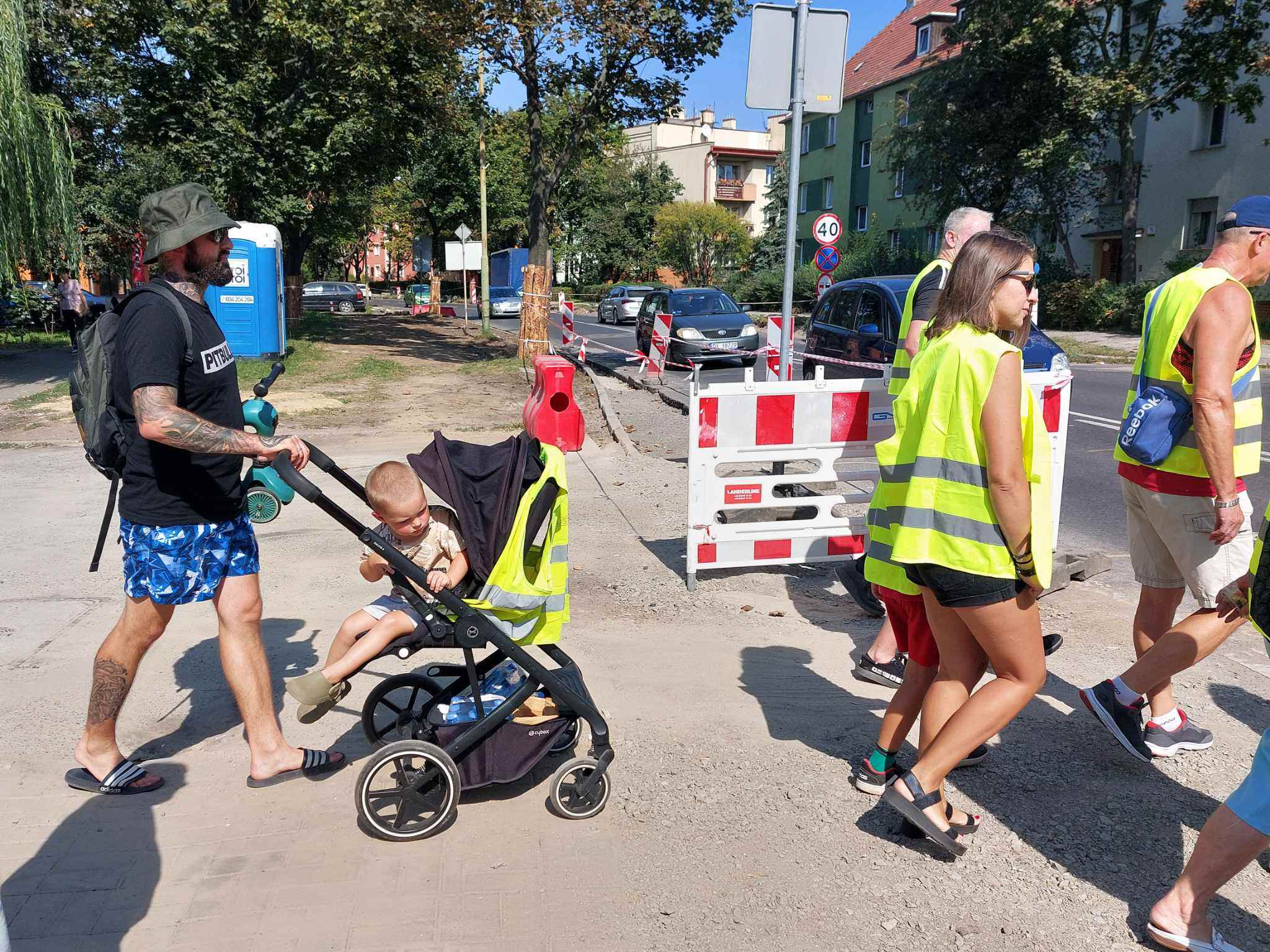 Protestowali przeciwko likwidacji  wjazdu na podwórze
