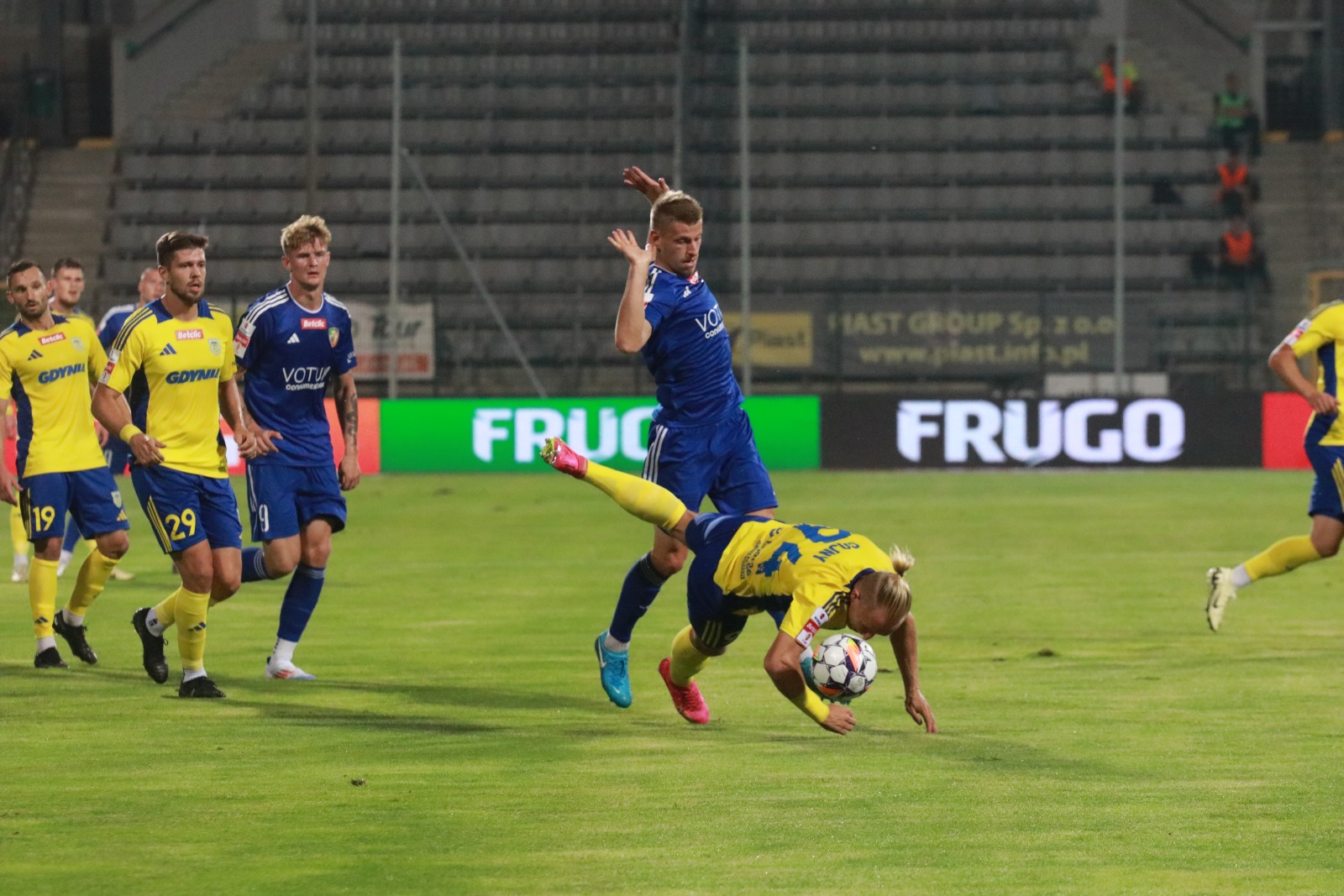 Legniczanie przegrali na własnym boisku z Arką Gdynia