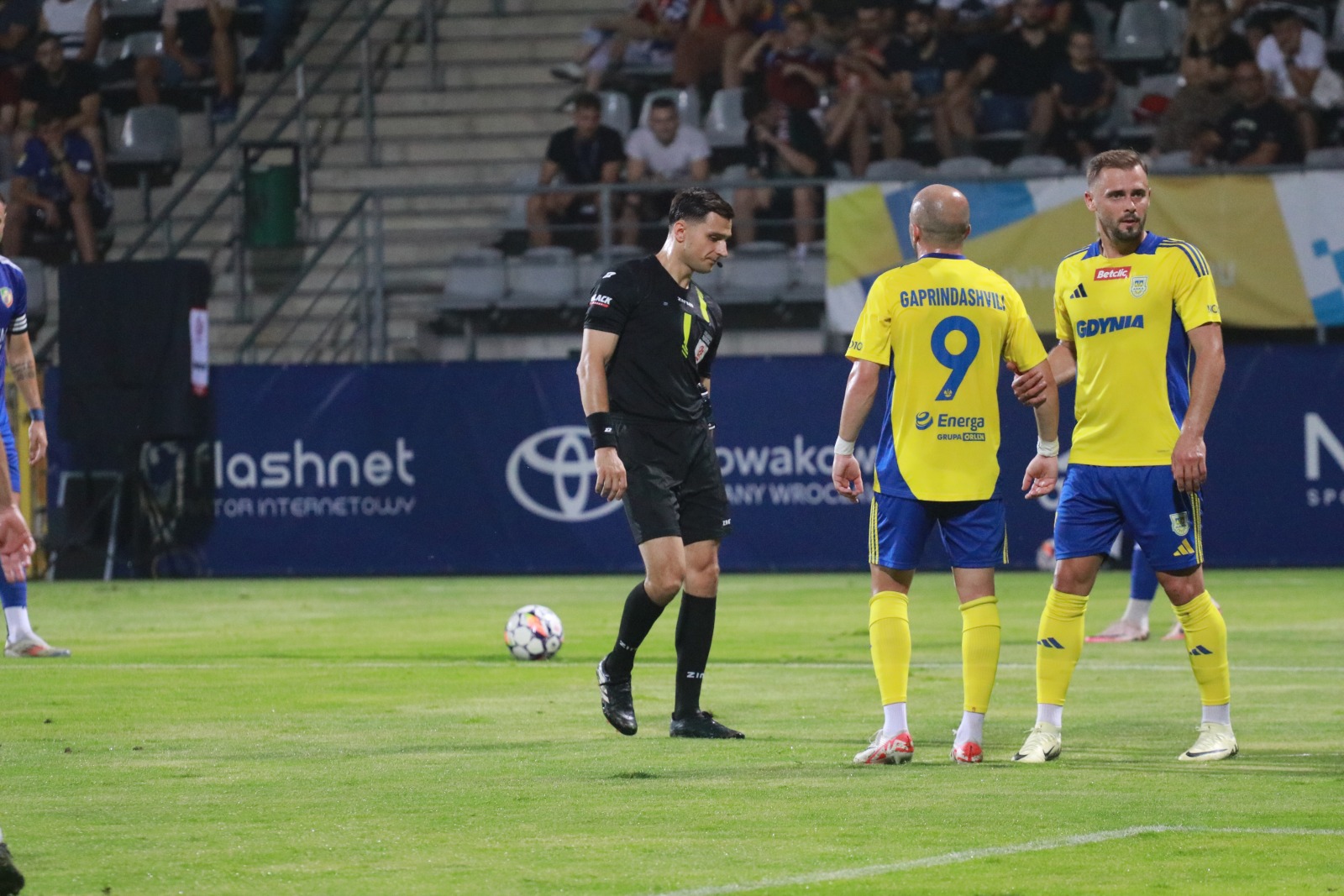 Legniczanie przegrali na własnym boisku z Arką Gdynia