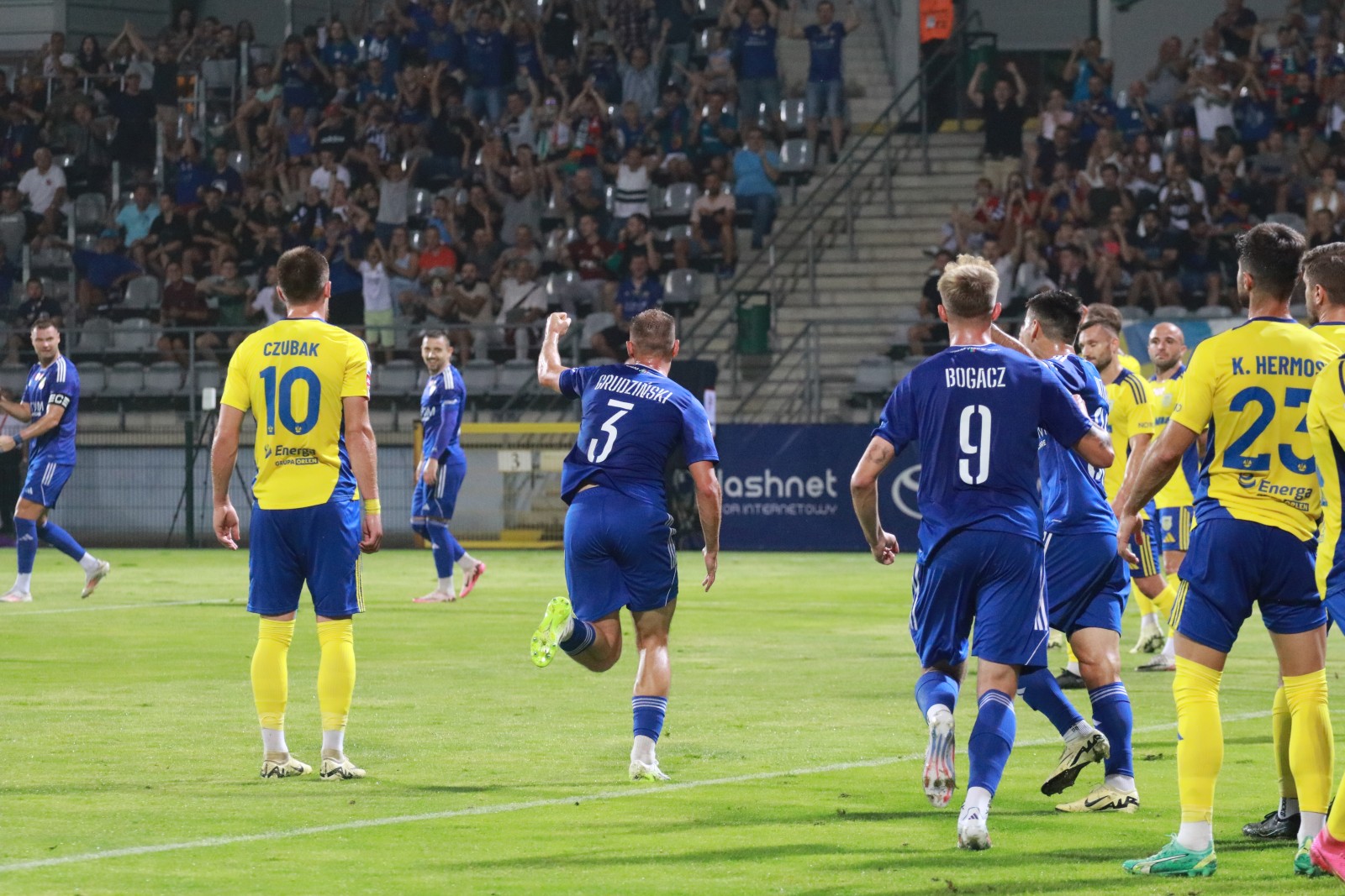 Legniczanie przegrali na własnym boisku z Arką Gdynia