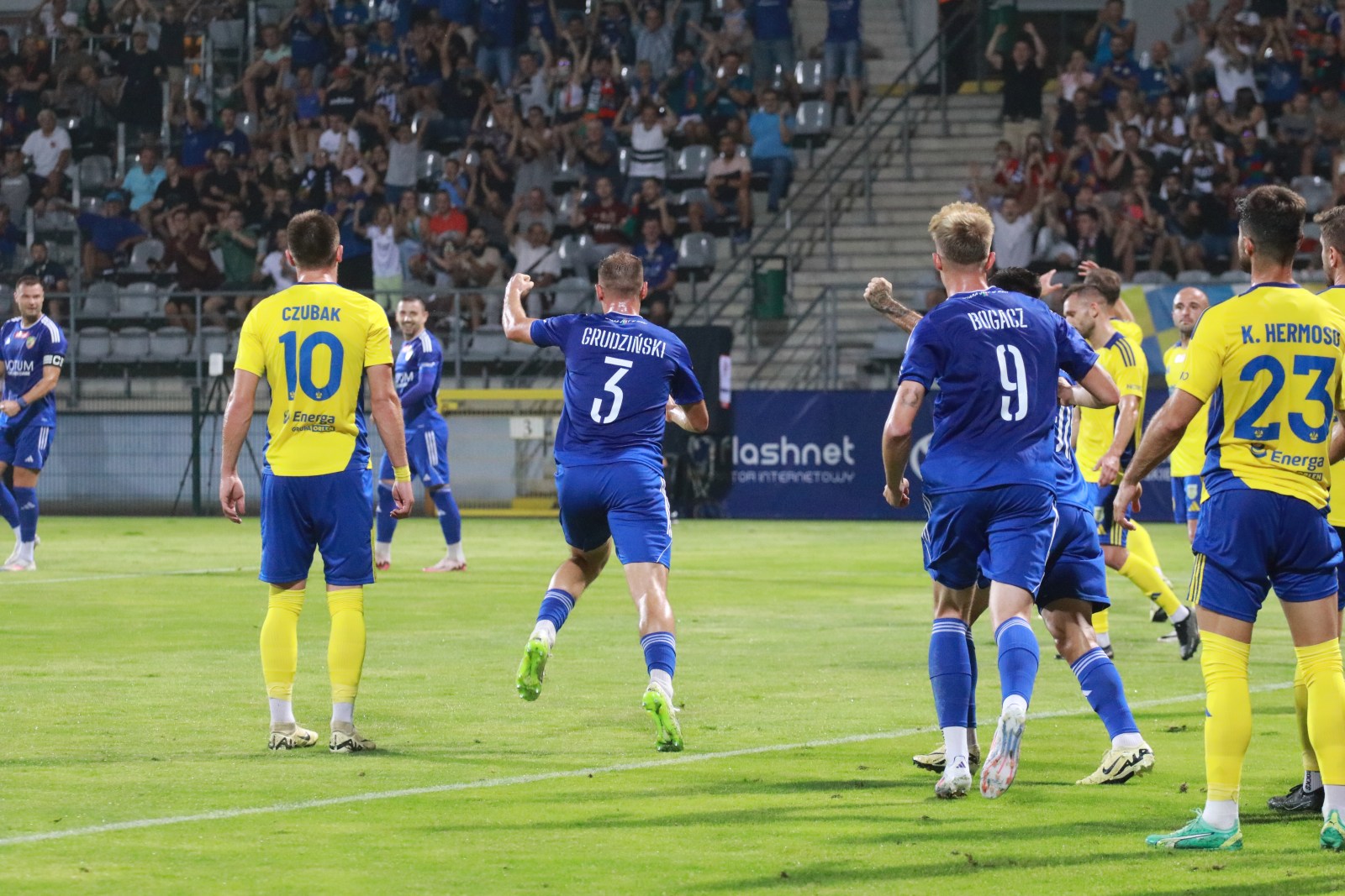 Legniczanie przegrali na własnym boisku z Arką Gdynia