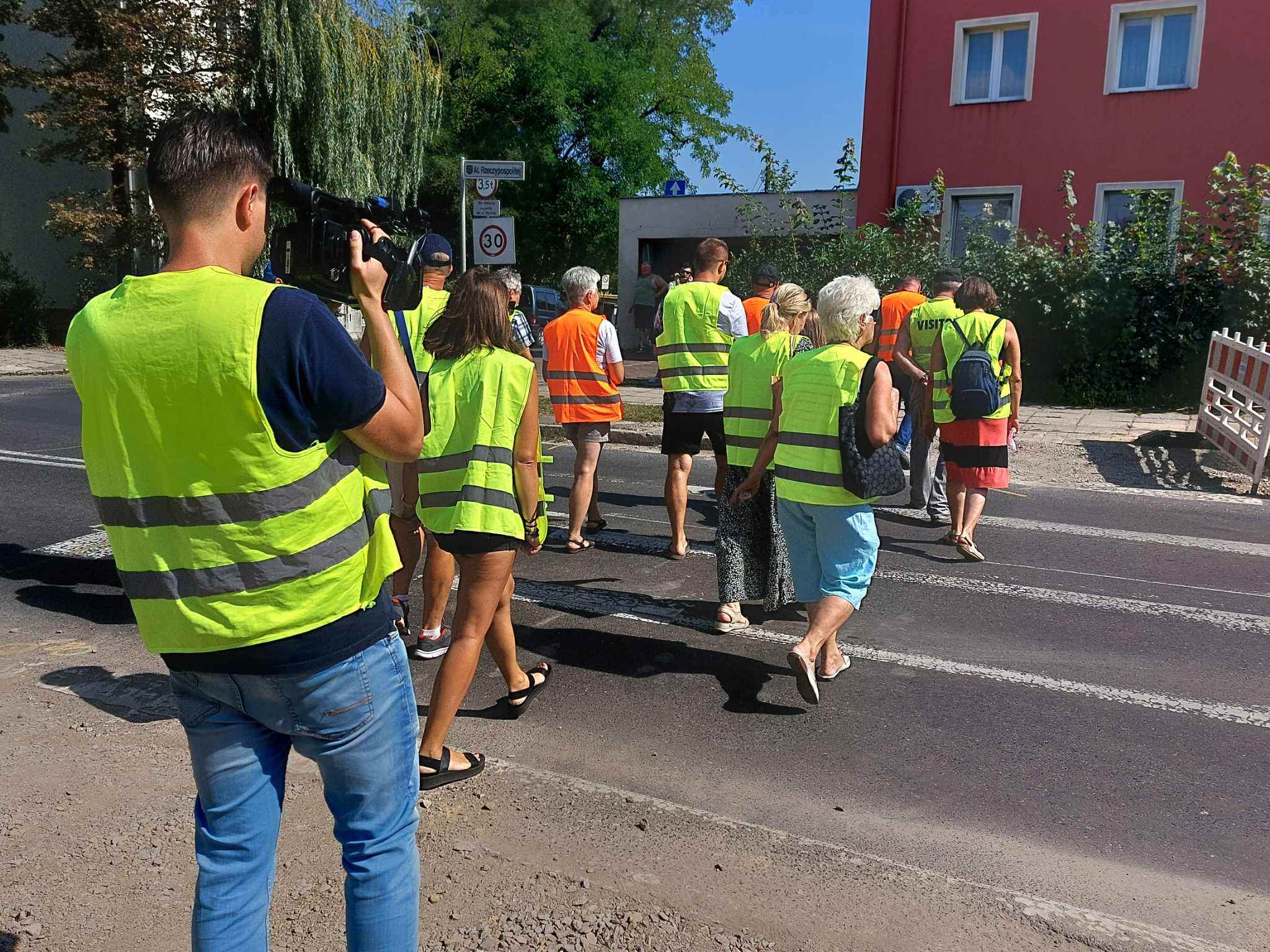 Protestowali przeciwko likwidacji  wjazdu na podwórze