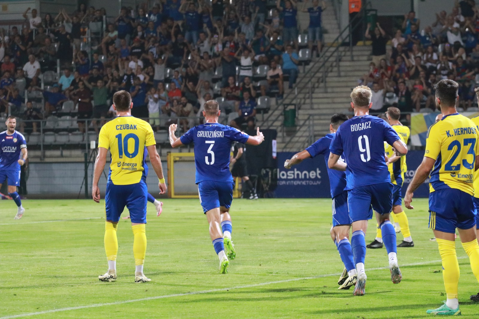 Legniczanie przegrali na własnym boisku z Arką Gdynia