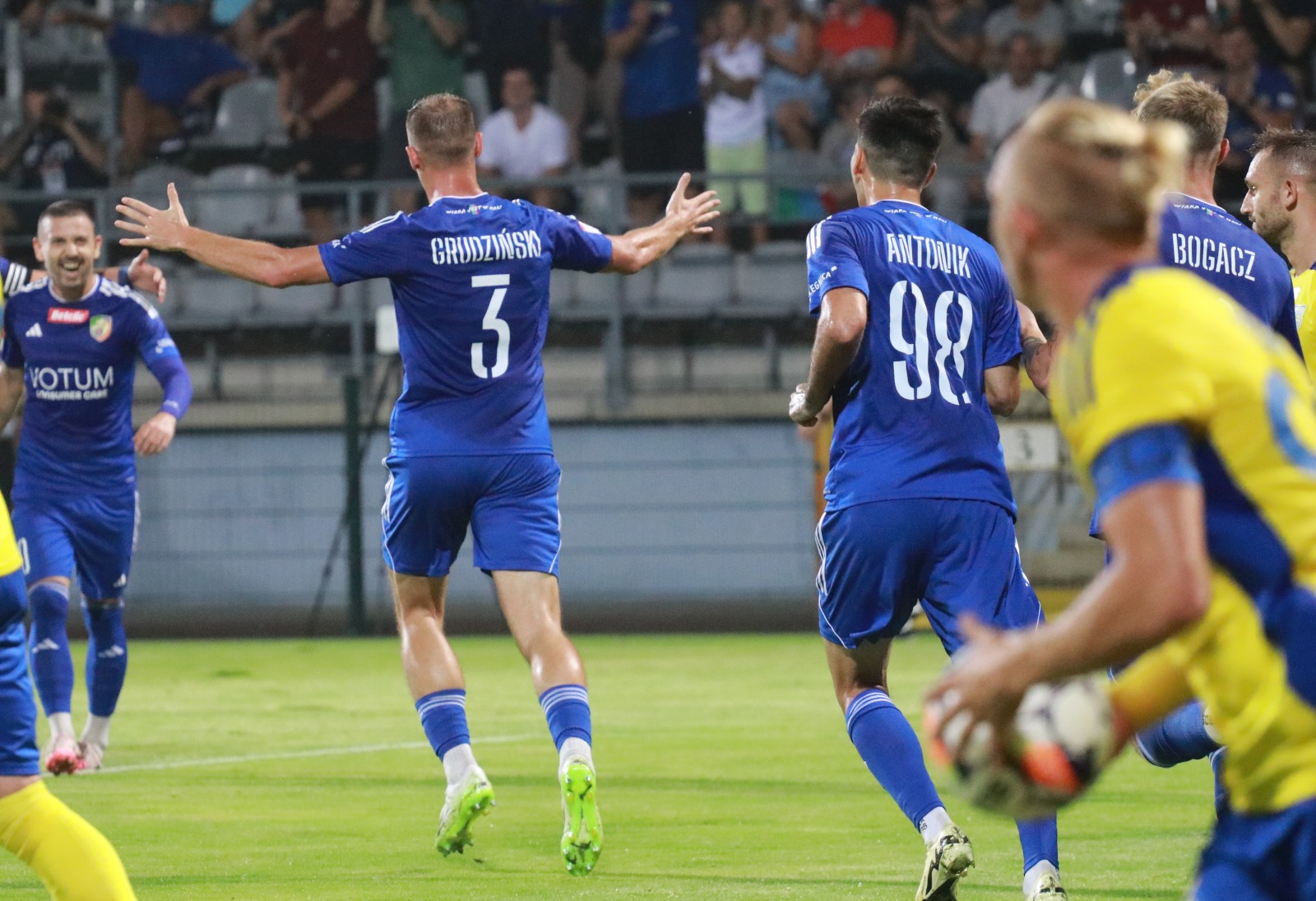 Legniczanie przegrali na własnym boisku z Arką Gdynia