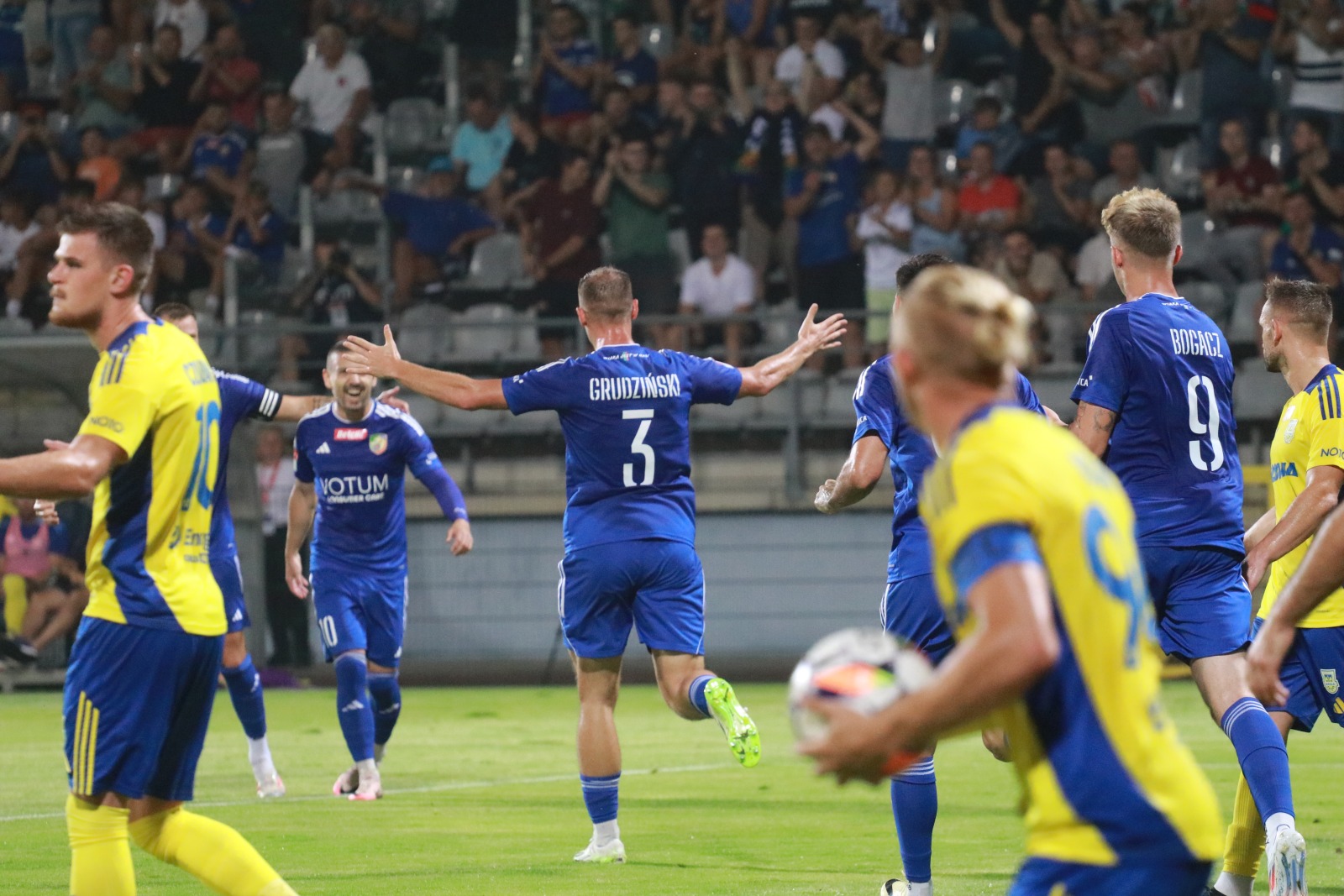 Legniczanie przegrali na własnym boisku z Arką Gdynia