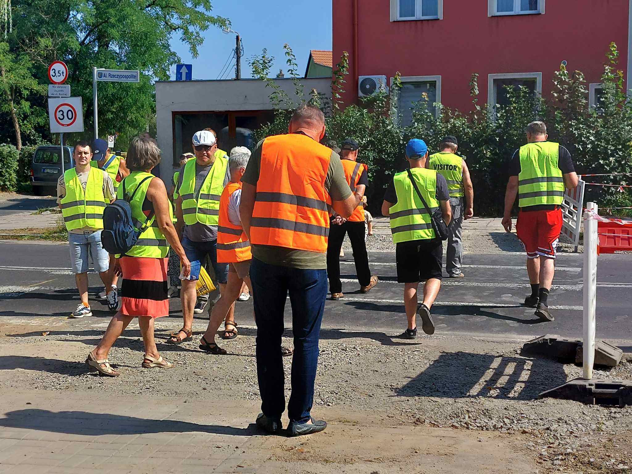 Protestowali przeciwko likwidacji  wjazdu na podwórze
