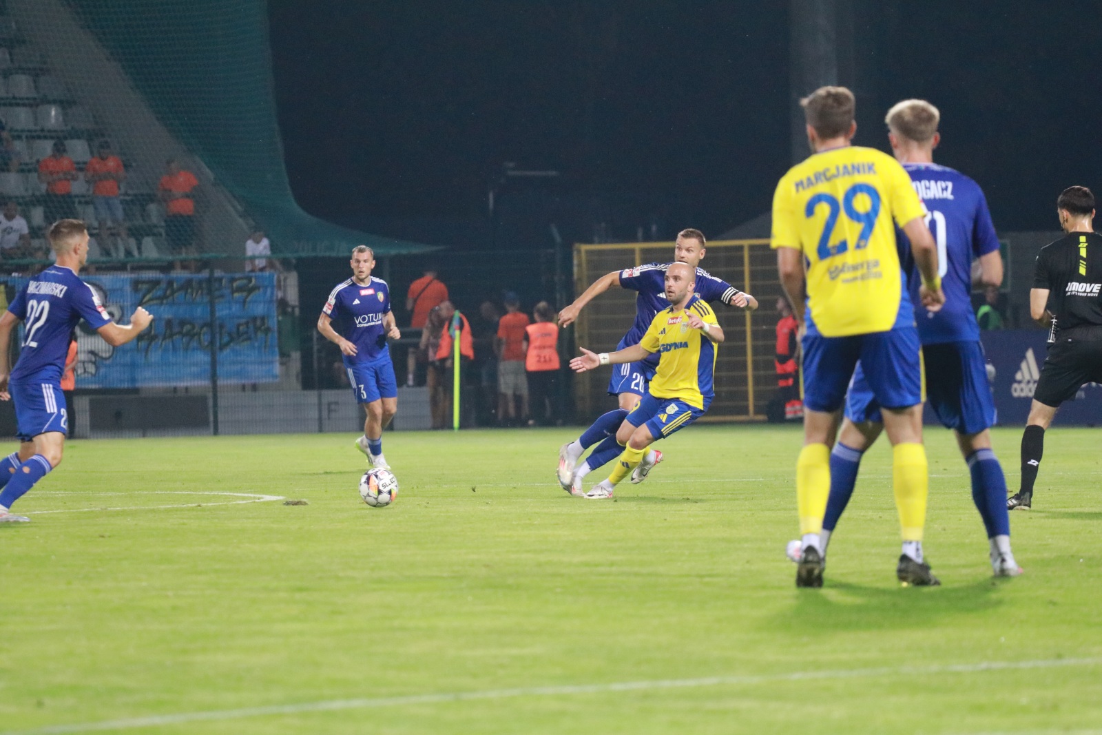 Legniczanie przegrali na własnym boisku z Arką Gdynia