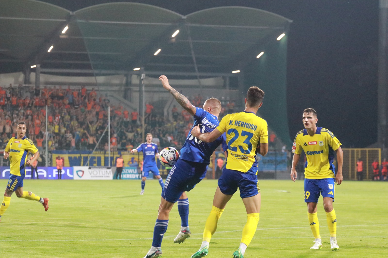 Legniczanie przegrali na własnym boisku z Arką Gdynia