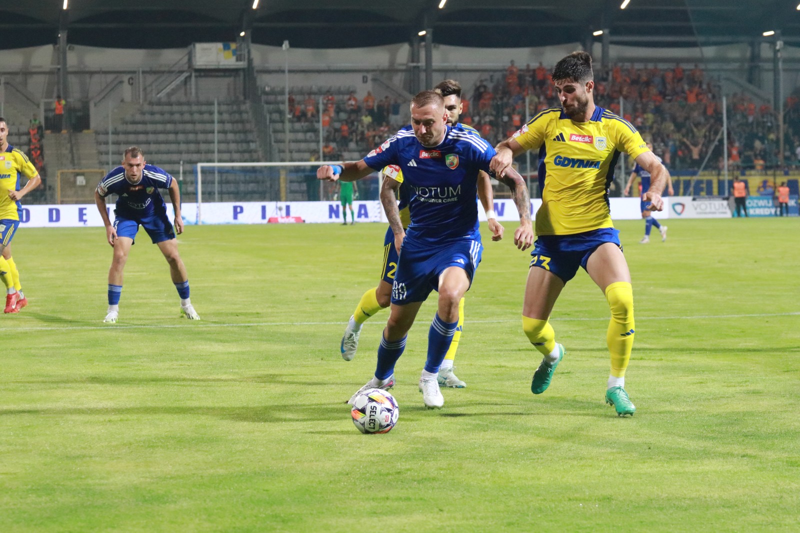 Legniczanie przegrali na własnym boisku z Arką Gdynia