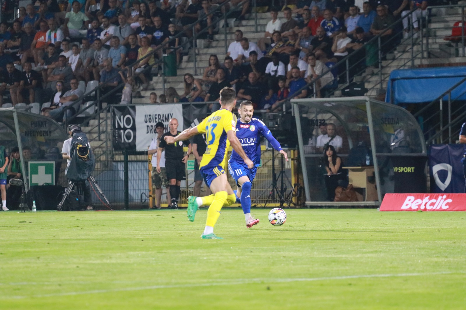 Legniczanie przegrali na własnym boisku z Arką Gdynia