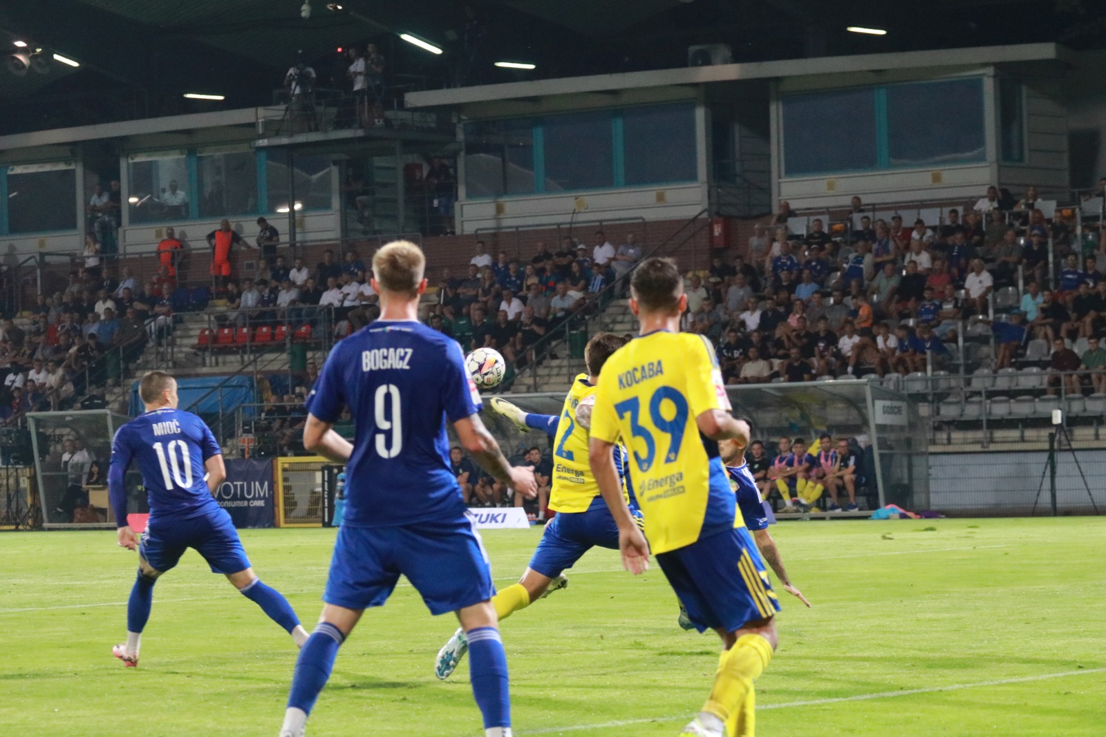 Legniczanie przegrali na własnym boisku z Arką Gdynia
