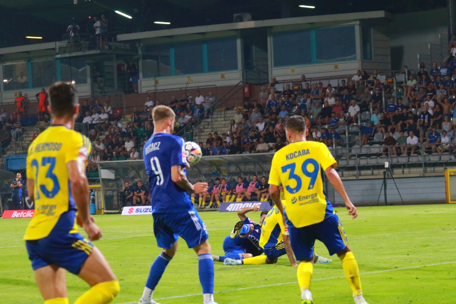 Legniczanie przegrali na własnym boisku z Arką Gdynia