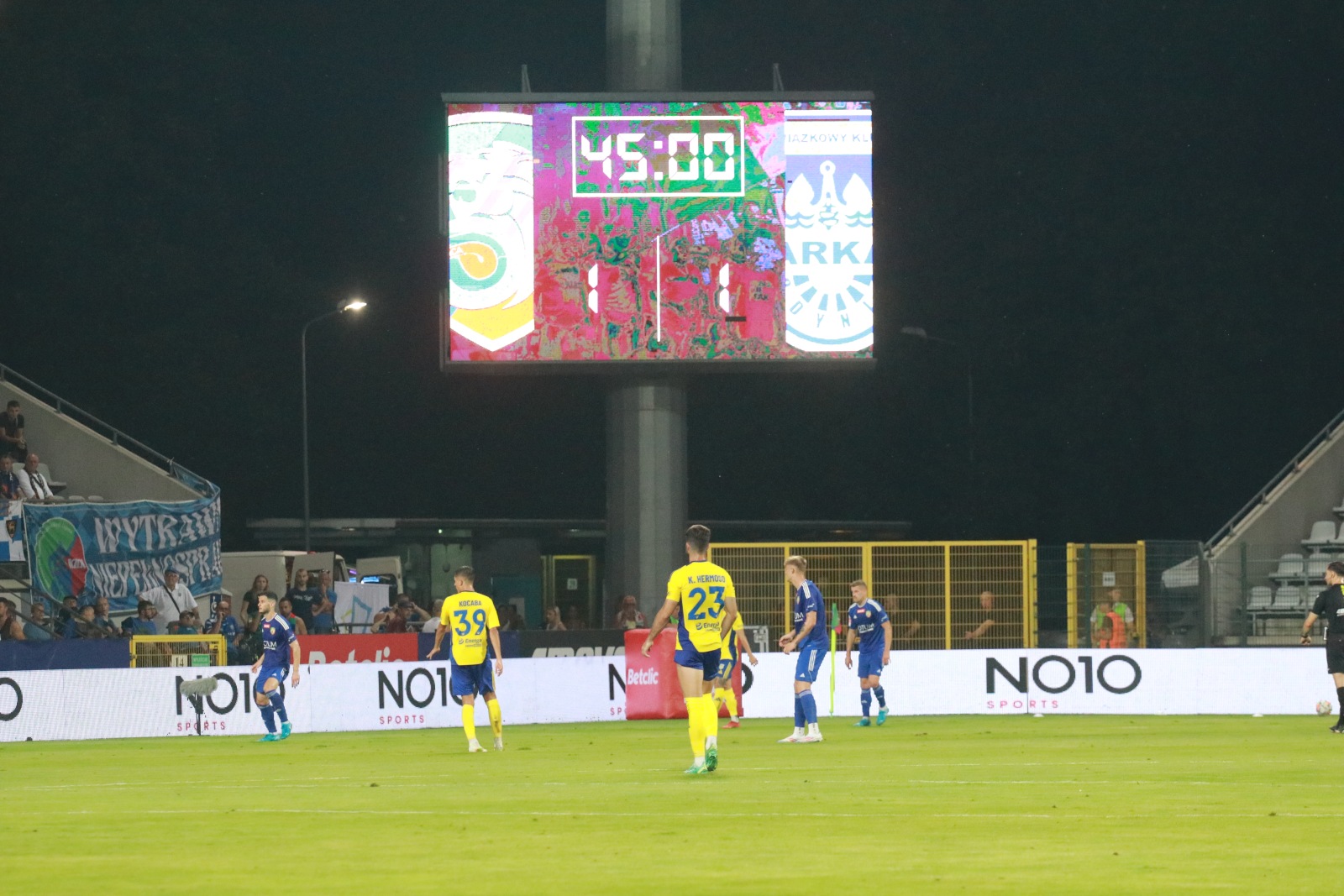 Legniczanie przegrali na własnym boisku z Arką Gdynia